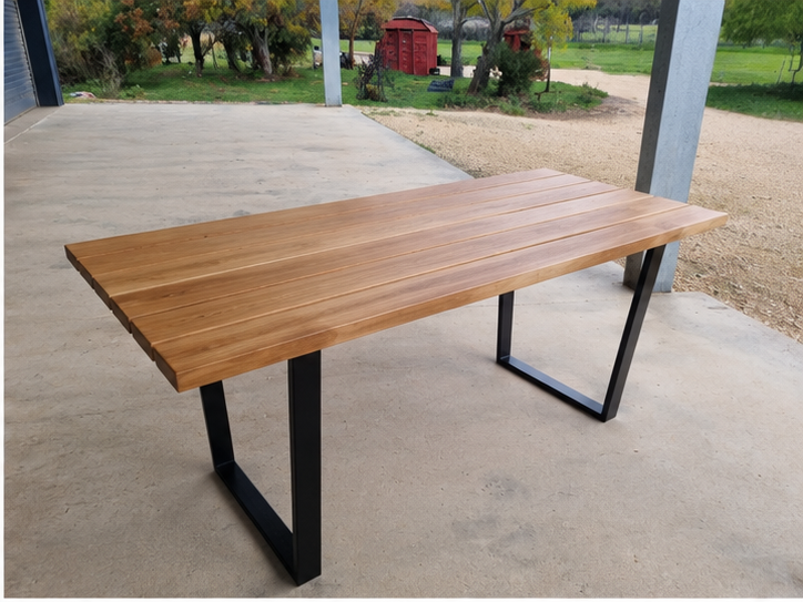 tallowwood_table_top_right.png