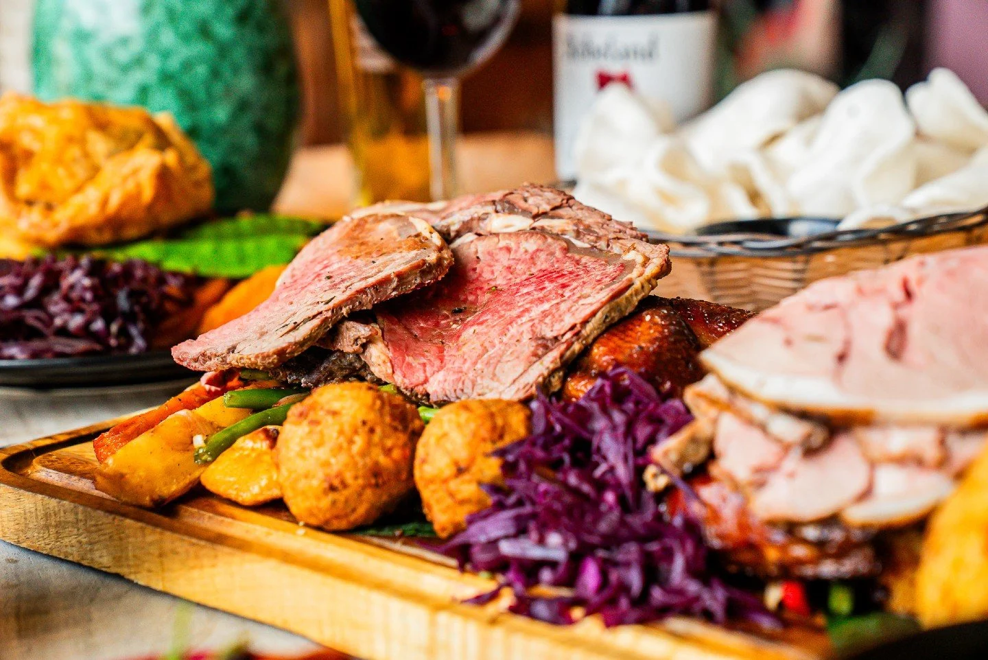 🍽️ SUNDAY ROAST. ELEVATED AT BAHA
Everyone eats well:
Meat ✓ Vegan ✓ Kids ✓
Bring the family. We handle the rest.
Sundays done properly ✨
check our menu : https://bahabowness.com/menus/sunday-roast-windermere-menu
#sundayroast #bownessonwinderme