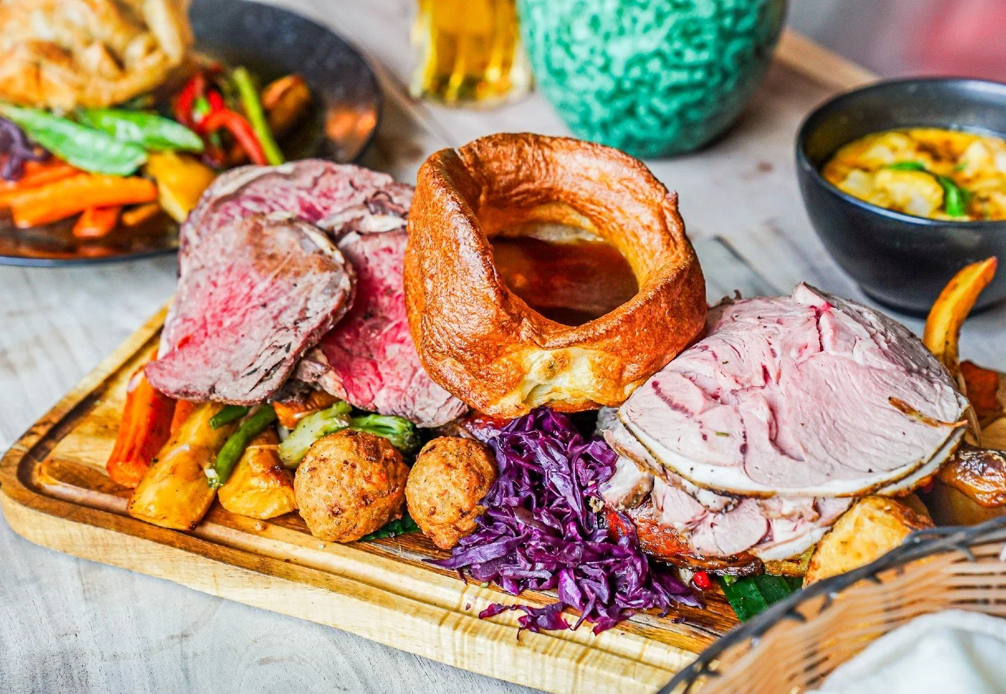 The Extraordinary Sunday Roast you deserve. 🍖

Forget the kitchen stress. Spend your weekend at the destination for the best Sunday roast in Windermere.

✓ Prime cuts of locally sourced meat ✓ Golden potatoes &amp; seasonal veg ✓ Unlimited gravy ✓ V