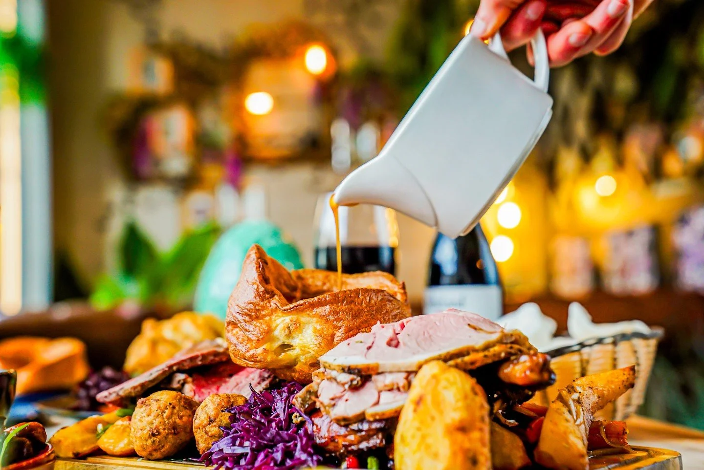 THE CURE FOR THE COMMON SUNDAY 🍖

Ditch the kitchen stress and escape the fells. Every Sunday from 12pm, we&rsquo;re serving up our Extraordinary Sunday Roast.

✓ Prime cuts of locally sourced meat ✓ Golden potatoes &amp; unlimited gravy ✓ Vegan roa