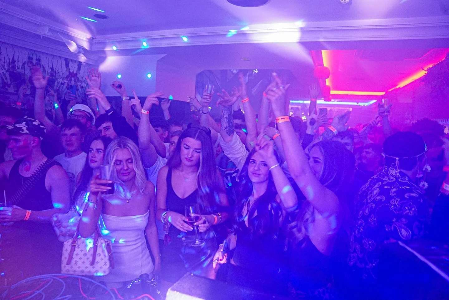 THE CLOCK IS TICKING ⚠️

While you&rsquo;re out in Bowness tonight, remember: next Friday is the big one. We are officially down to the final release of tickets for Tommy Phillips X In The Groove. 🚀

This is the exclusive nightlife experience the La