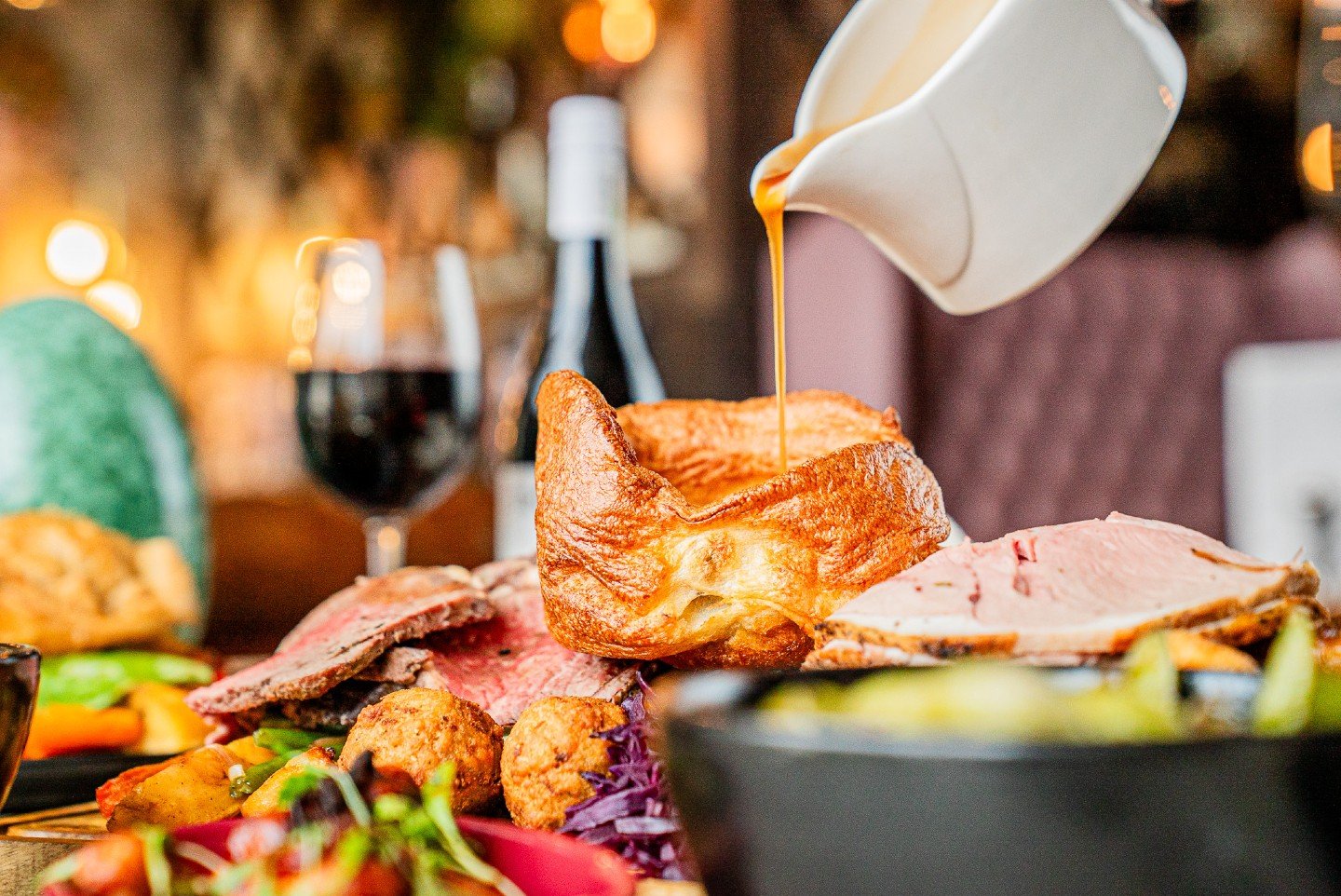 🍷 DITCH THE PREP. ESCAPE THE FELLS. 🍷

Sundays in Bowness just found their pulse. Leave the kitchen stress behind and settle into our Extraordinary Sunday Roast from 12pm.

✓ Prime cuts of locally sourced meat
✓ Golden potatoes &amp; unlimited grav