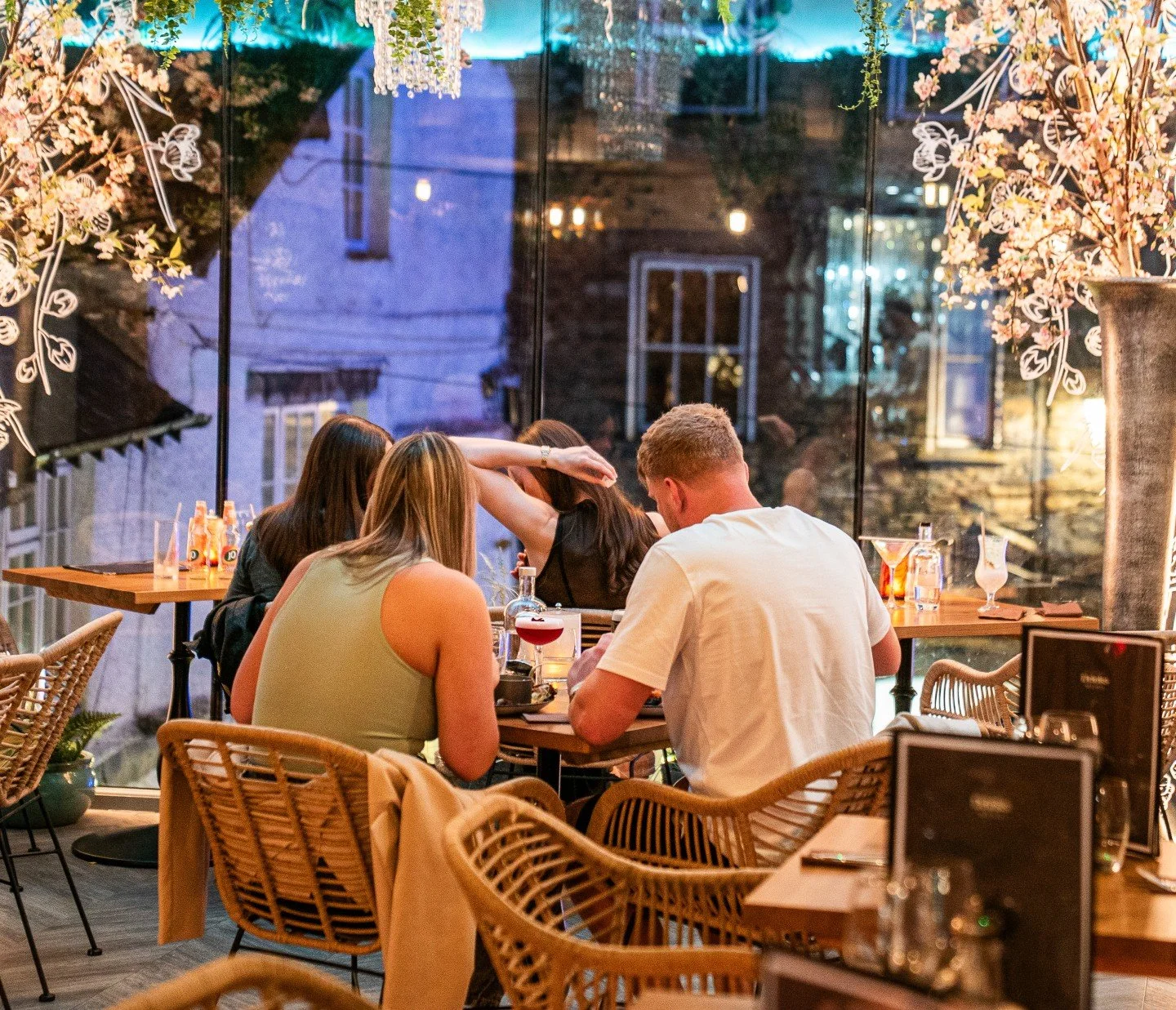 THE SUNDAY DINNER TAKEOVER. 🥢🔥✨

Who says Sunday nights have to be quiet? Forget the standard routine and wind down the weekend with an intense discovery of flavour across our three floors.

From flame-kissed small plates to our bold signature cuts
