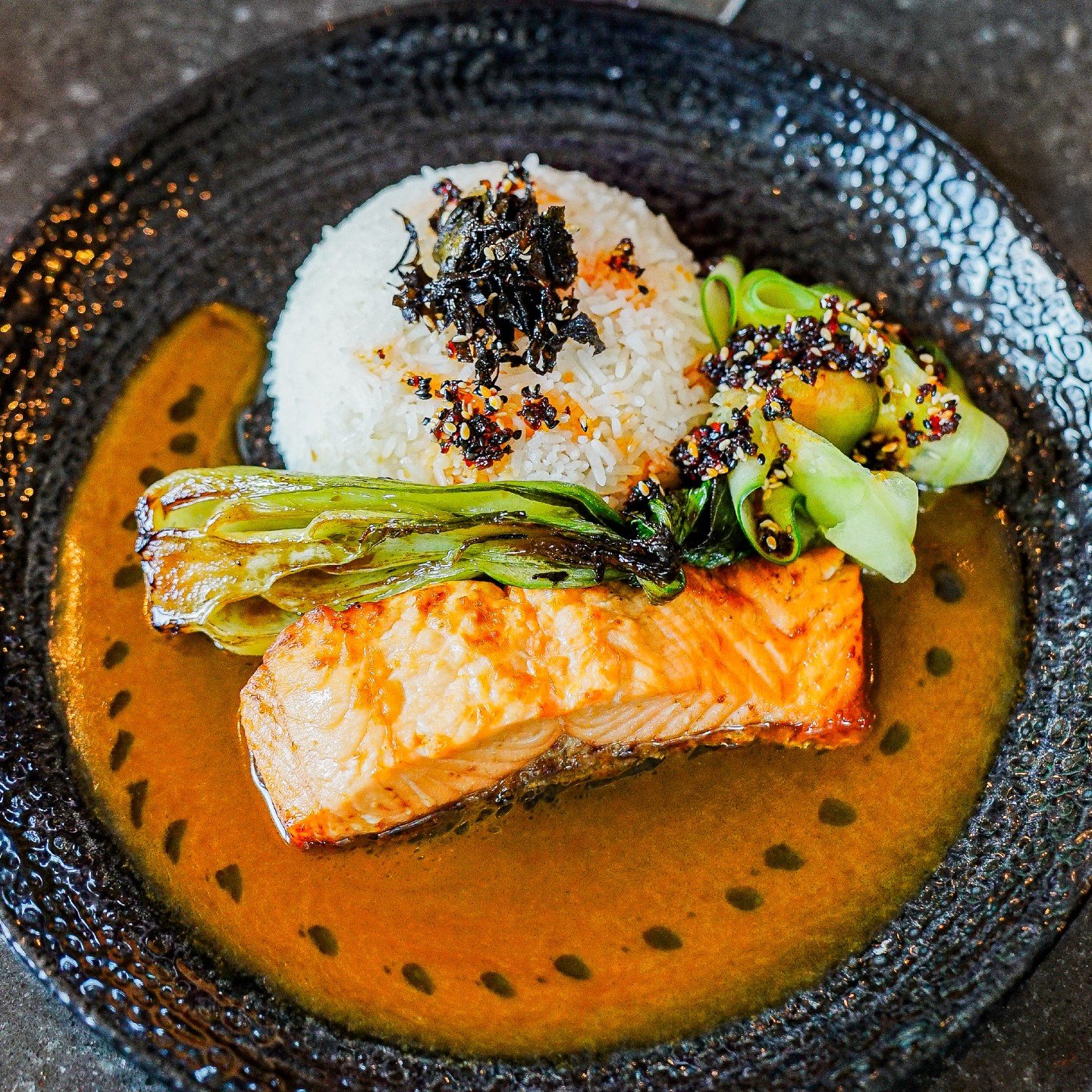 MONDAY MOTIVATION. 🔥🥢

Start the week with a serious taste discovery. Forget uninspired mid-week cooking and dive headfirst into the vibrant heartbeat of Bowness.

Our kitchen is firing up the grill all day, serving up spectacular, plate-clearing s