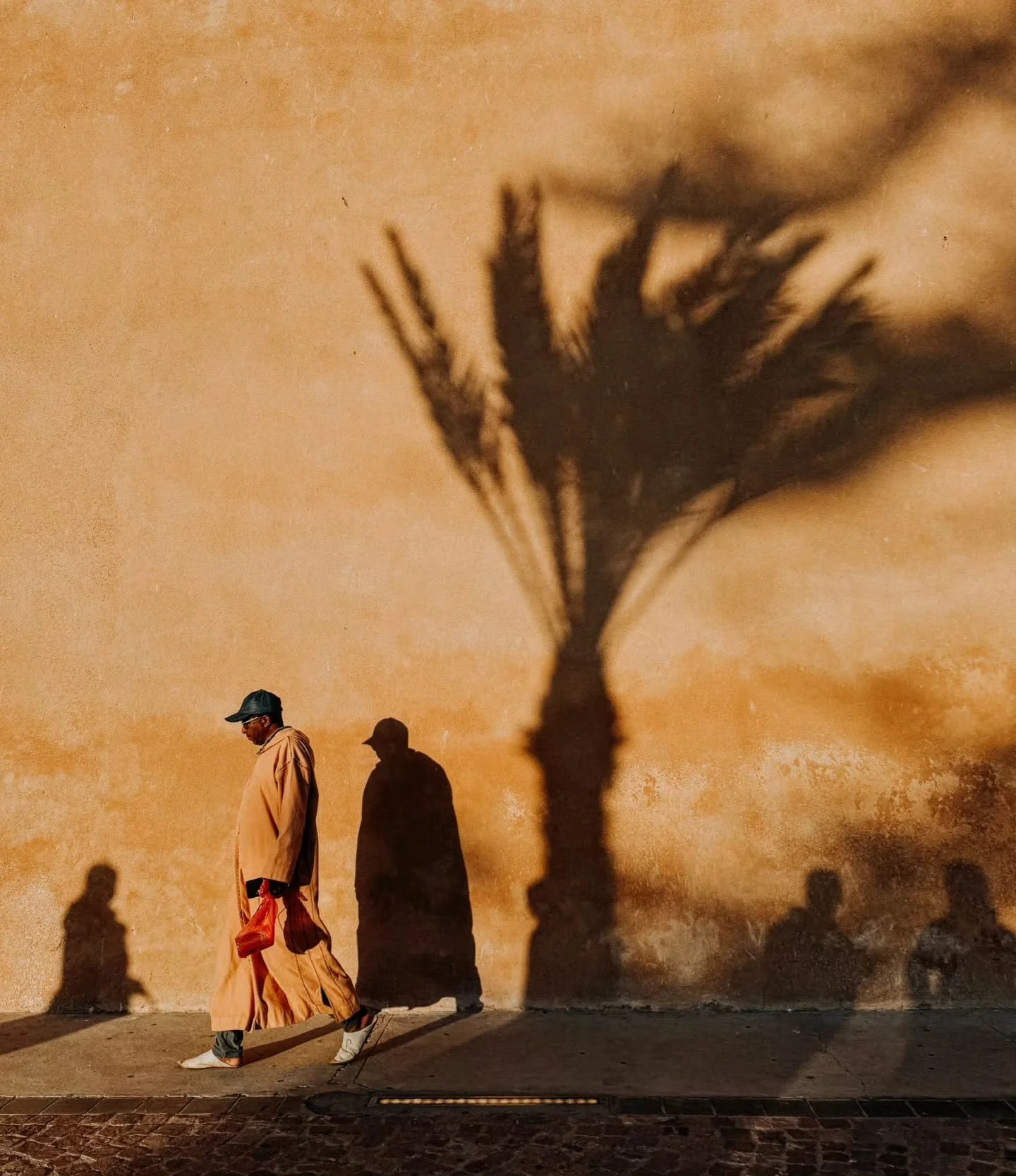 Kujutage ette, et tuhande ja &uuml;he &ouml;&ouml; muinasjutud on lapitud k&otilde;ik kokku &uuml;hele v&auml;ikesele lendavale vaibale. Selle vaiba nimi on Marrakech.

Ja just sellesse v&auml;rvide ja lugude keerisesse viib meie Marrakechi fotoreis 