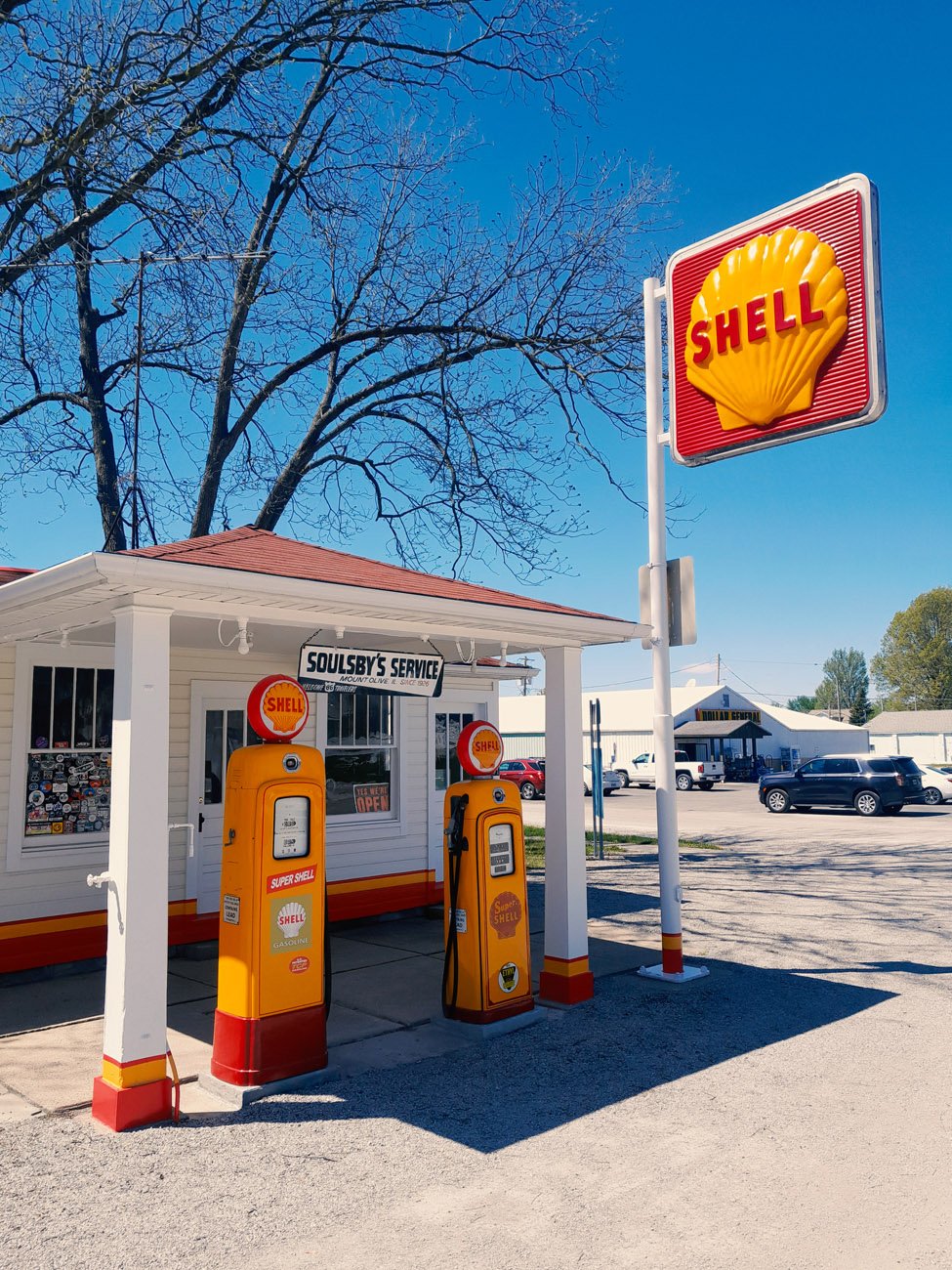Route 66 ajalooline bensiinijaam Shell logoga ja vanad kütusepumbad
