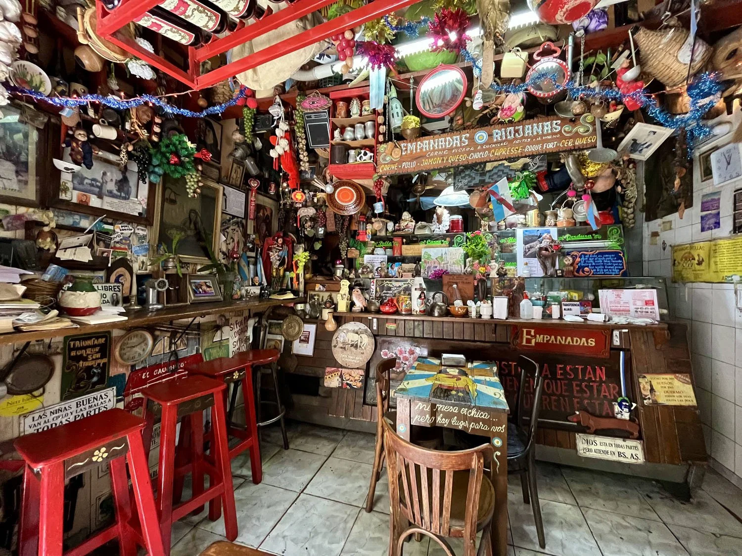 Buenos Airese kohvik Argentinas – kohalik atmosfäär, toit ja igapäevaelu linnakeskkonnas