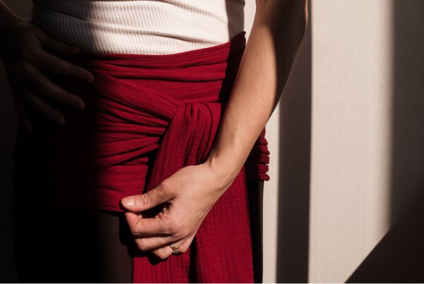 Císařovnám_zavinování bříška šátkem.jpg