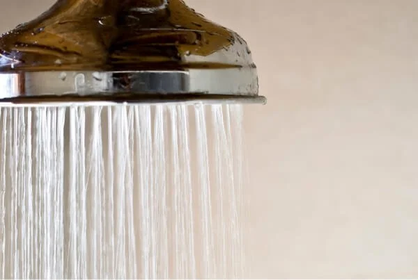 Císařovnám_sprchování jizvy.jpg