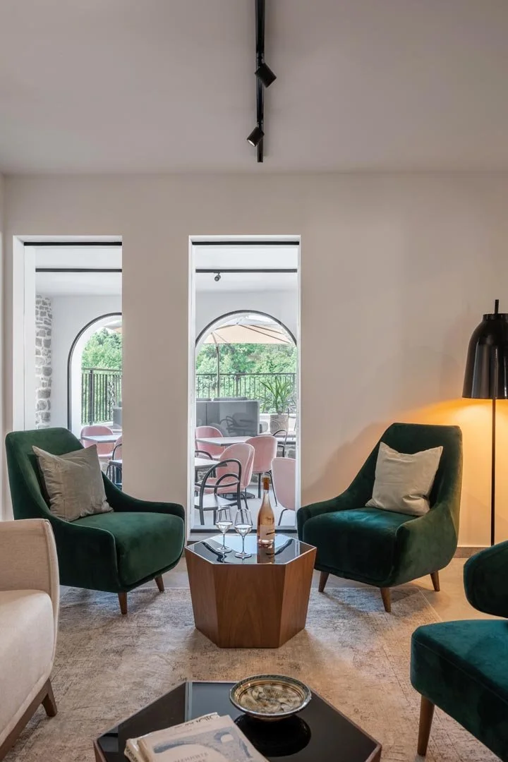 Lounge2.jpg
