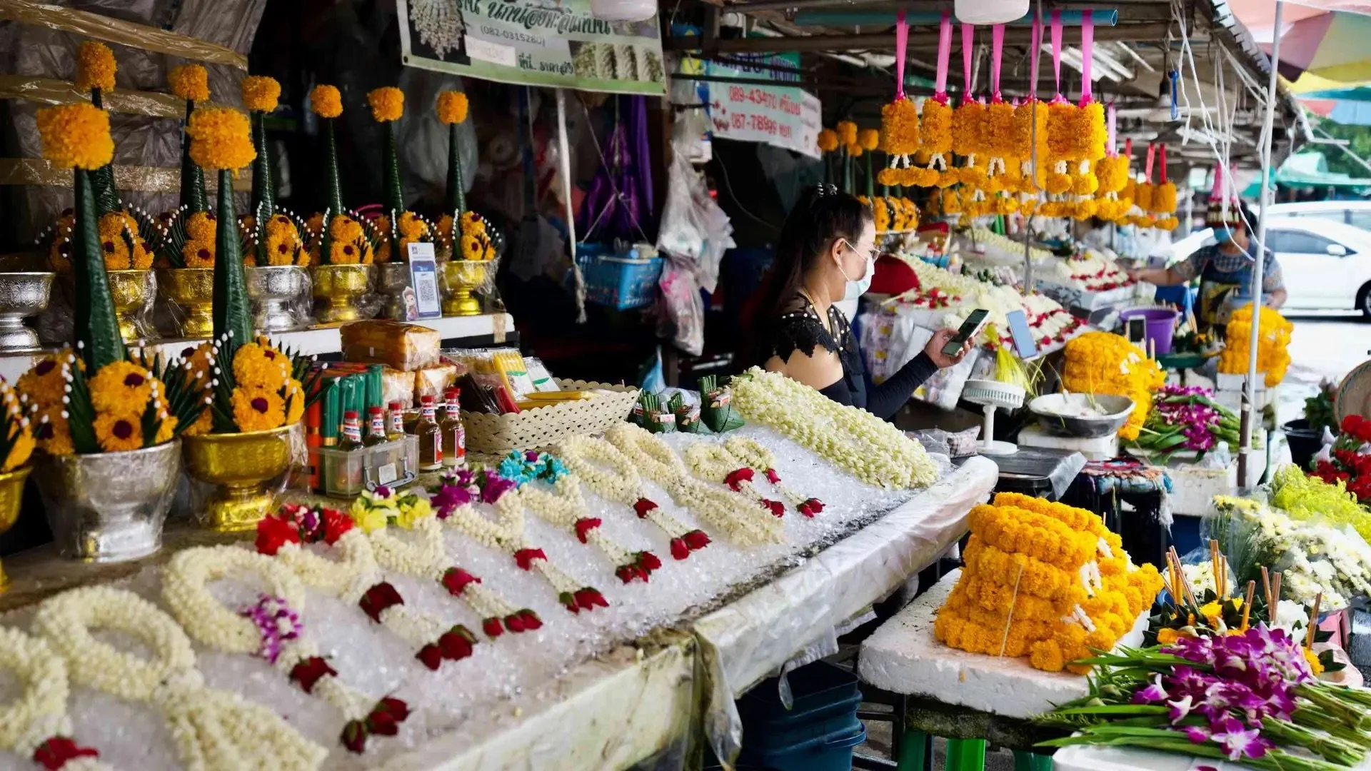 Wararos-Market-in-Chiang-Mai-as-Photographed-by-Ewan-Cluckie-at-Tripseed-5.jpeg