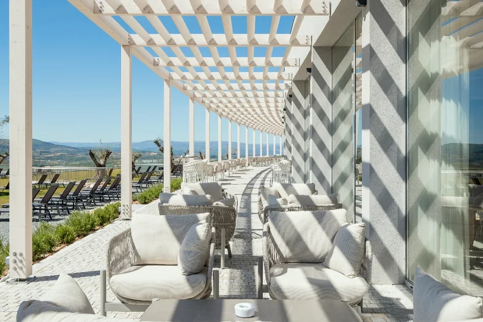 Esplanada-Restaurante_resized-1.webp