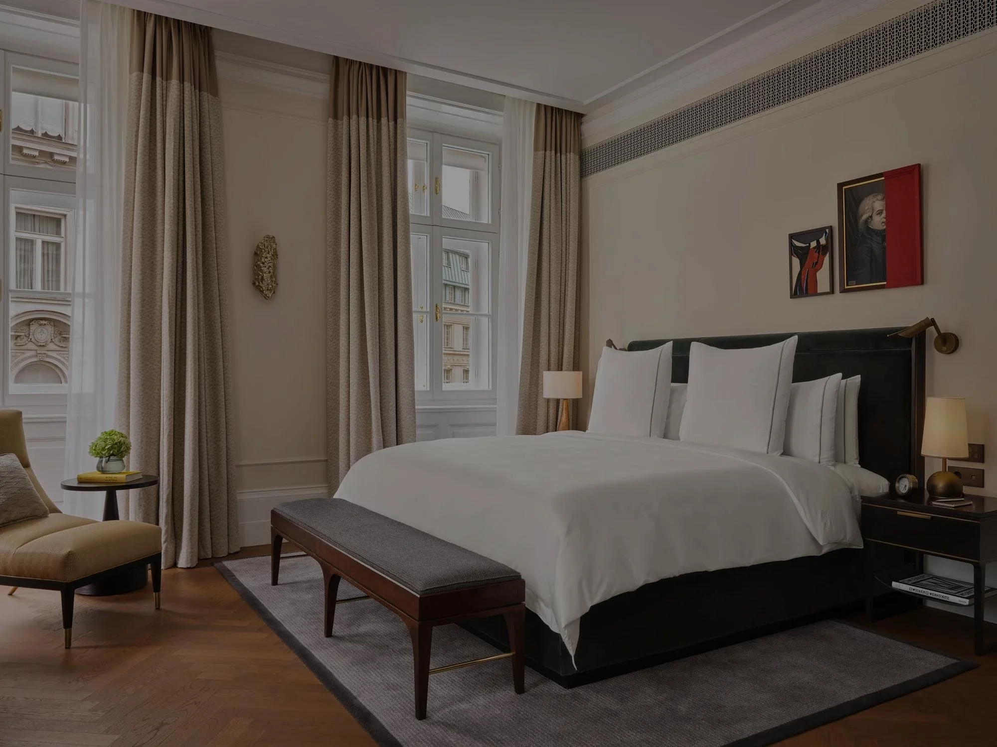 RWVIE_3-0_Brand-com_Assets_Facilities_Rooms_HofburgSuite.jpg
