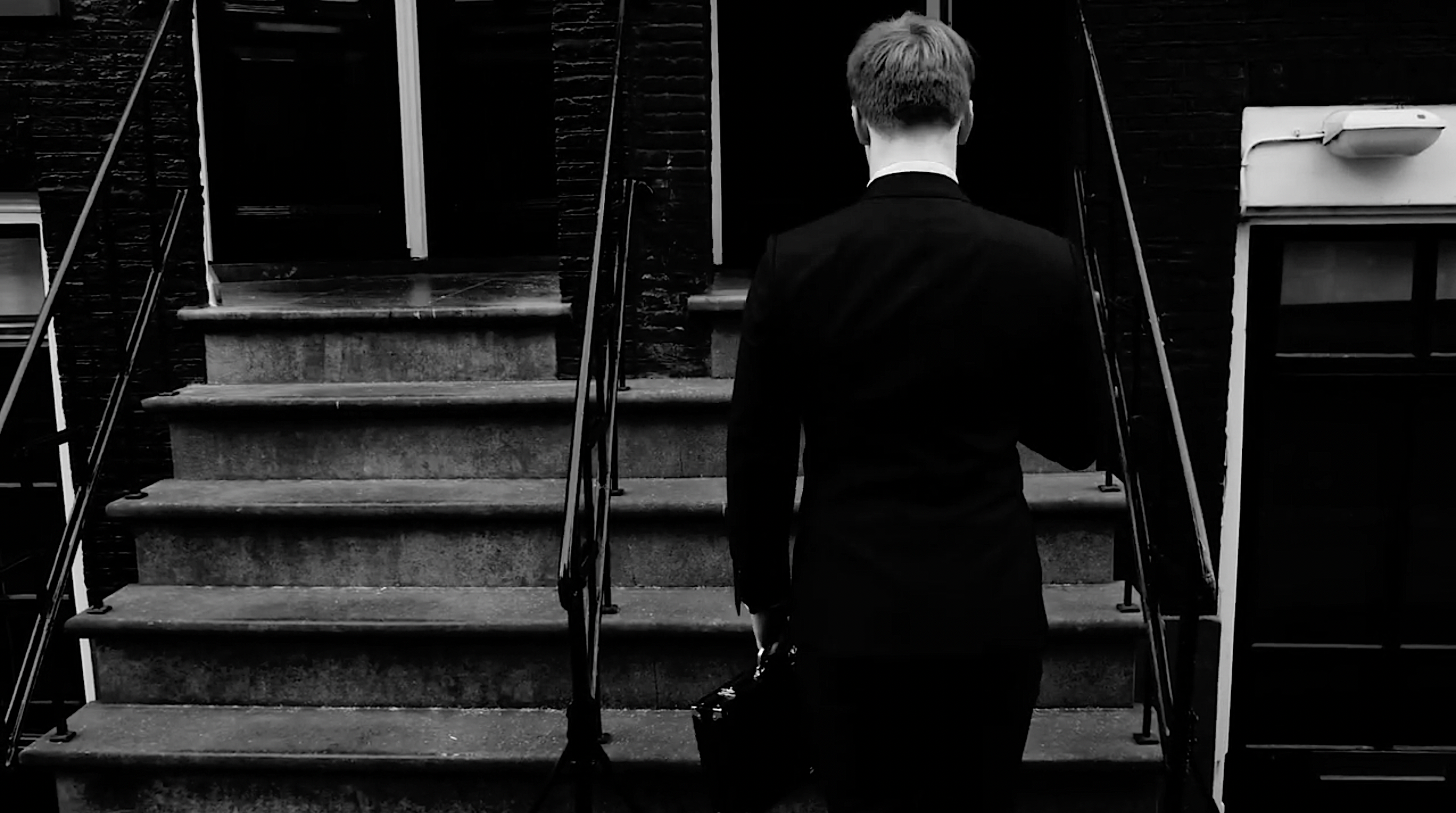 Ingesloten Still 1.png