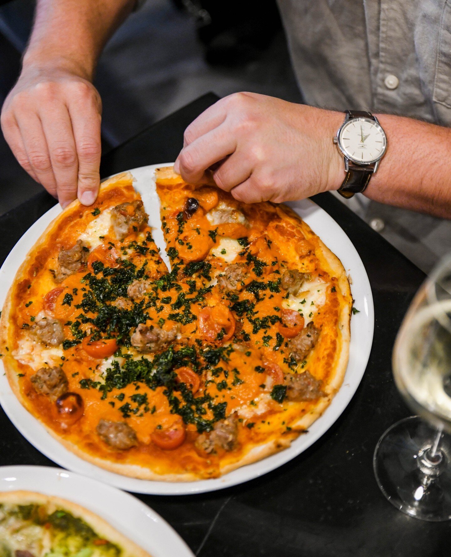 Albondigas 🍕 ⁠
⁠
Spanish meatballs, asiago, roasted cherry tomatoes, chilli, oregano &amp; parsley.⁠
⁠
#MeltHydePark #Albondigos #Pizza #Tapas⁠
