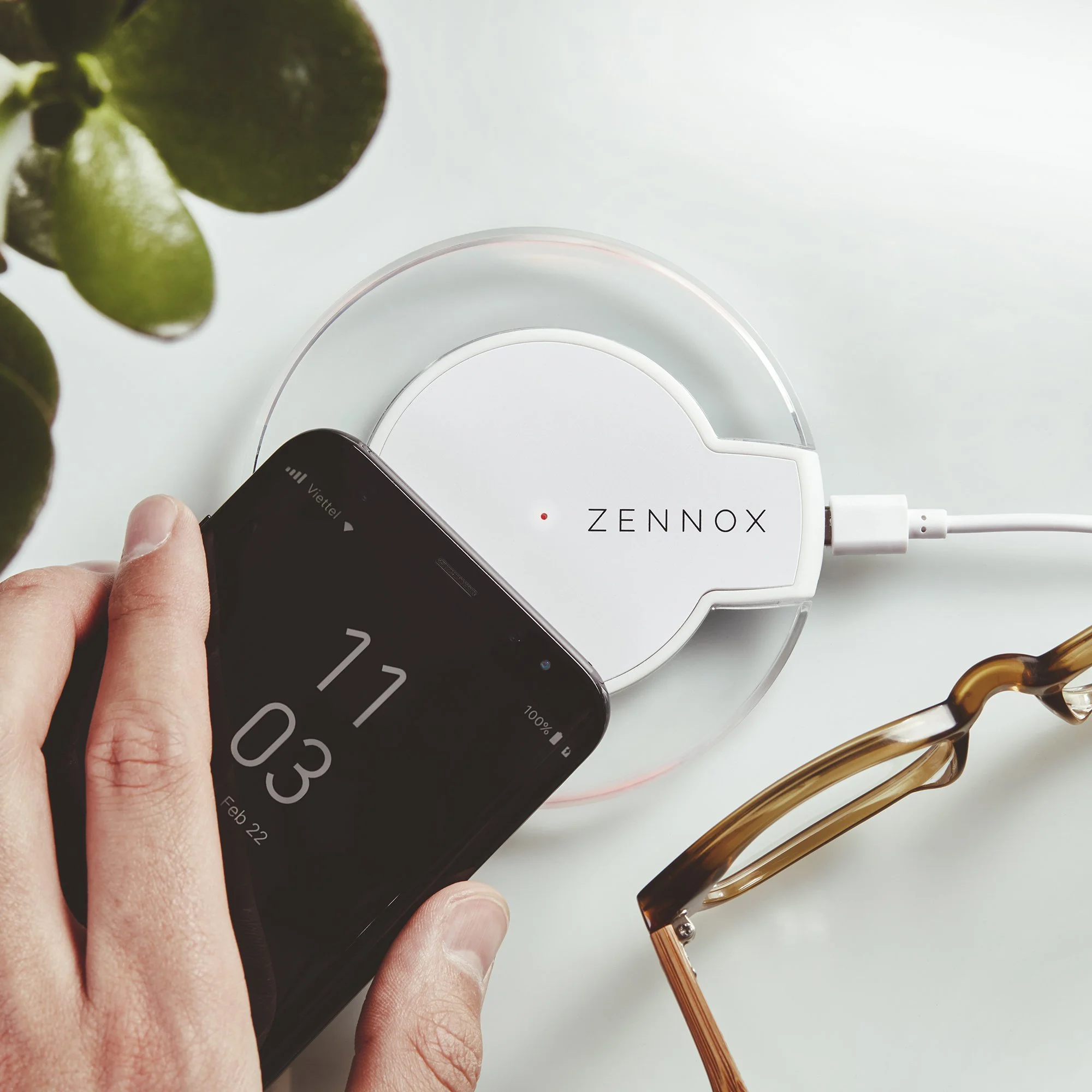 G3140 Wireless Charger Base LS 12000px.jpg