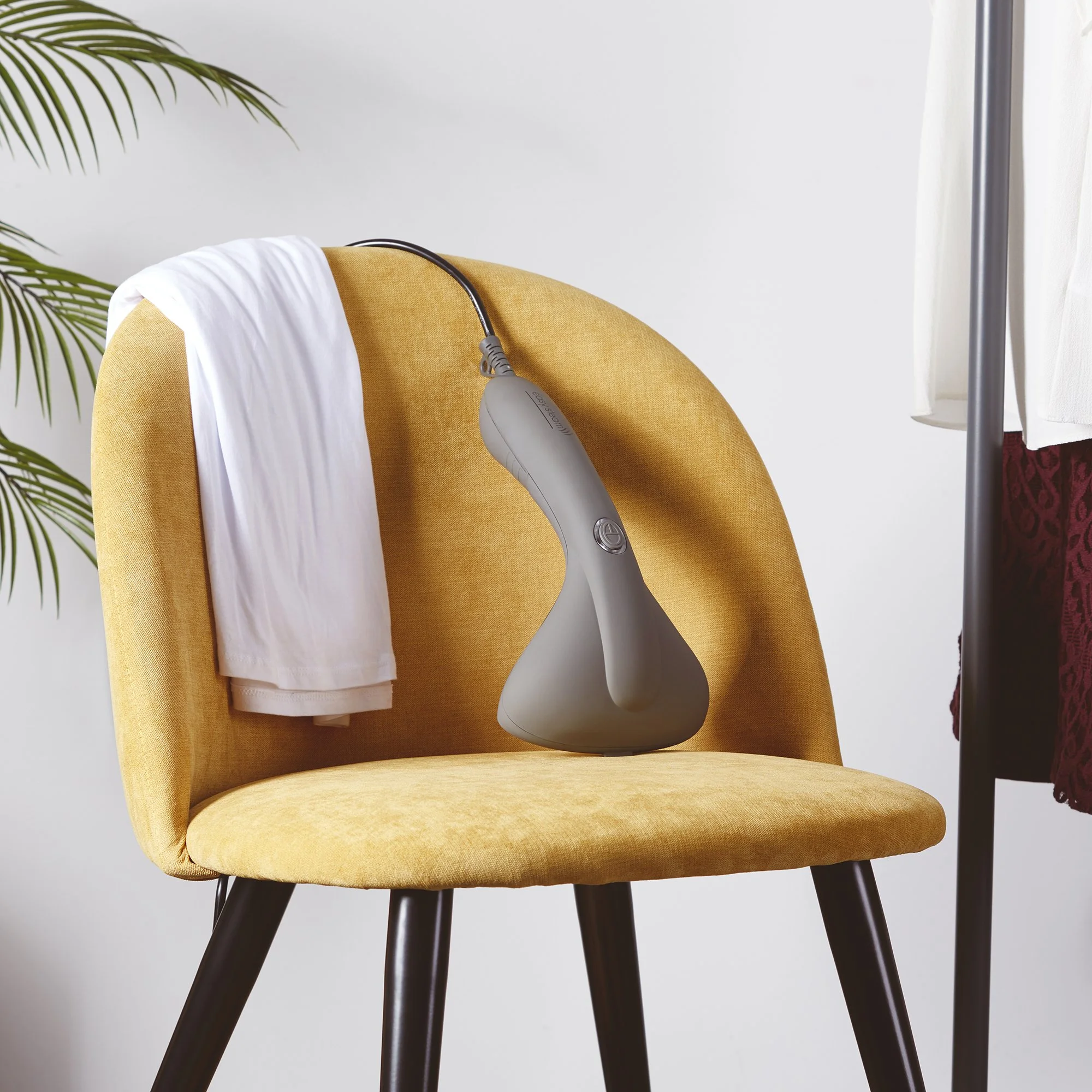 G4469 Handheld Garment Steamer LS 2 SQUARE2000px.jpg