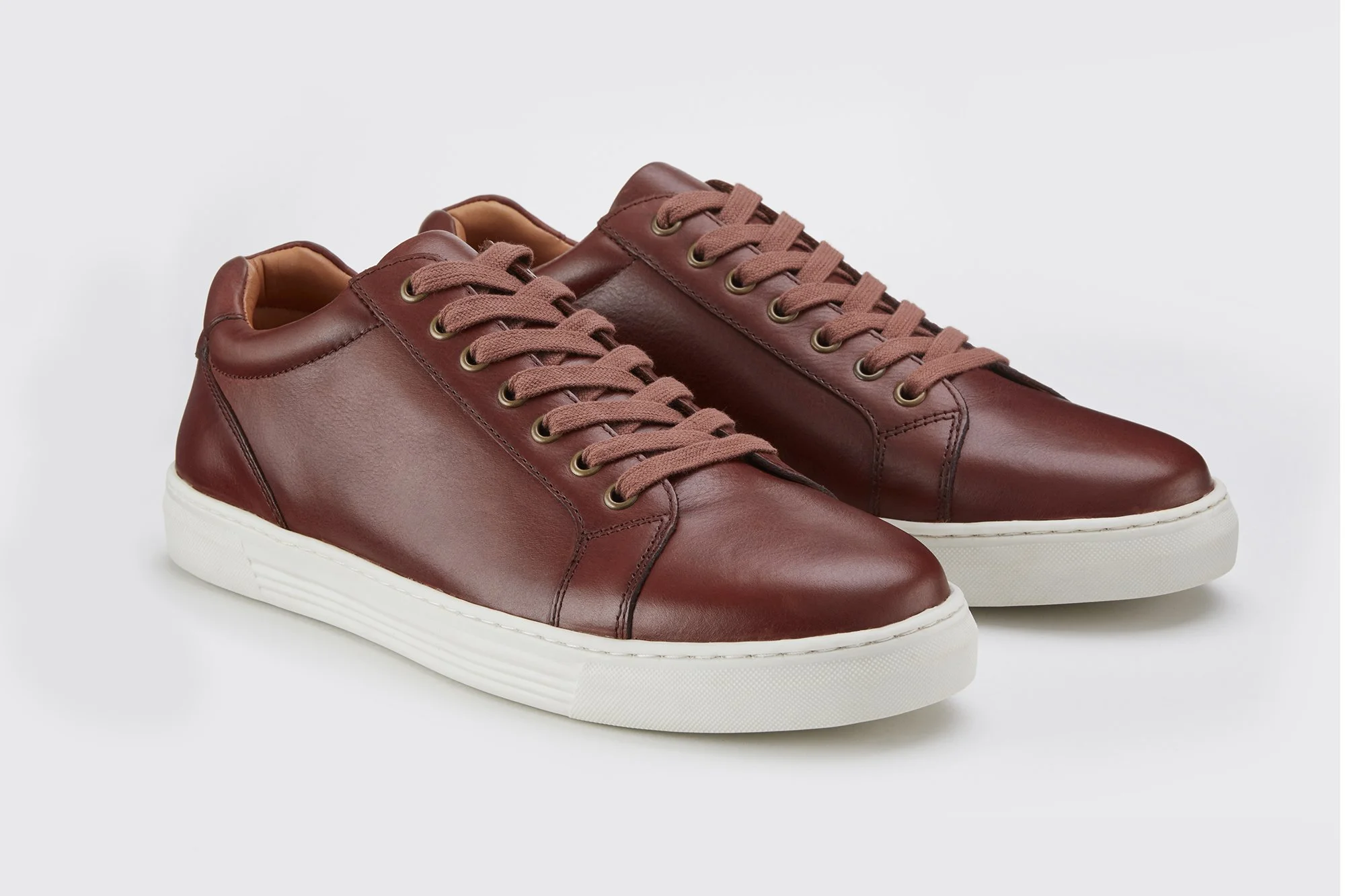 BV400 Trainers Brown CO 1 2000px.jpg