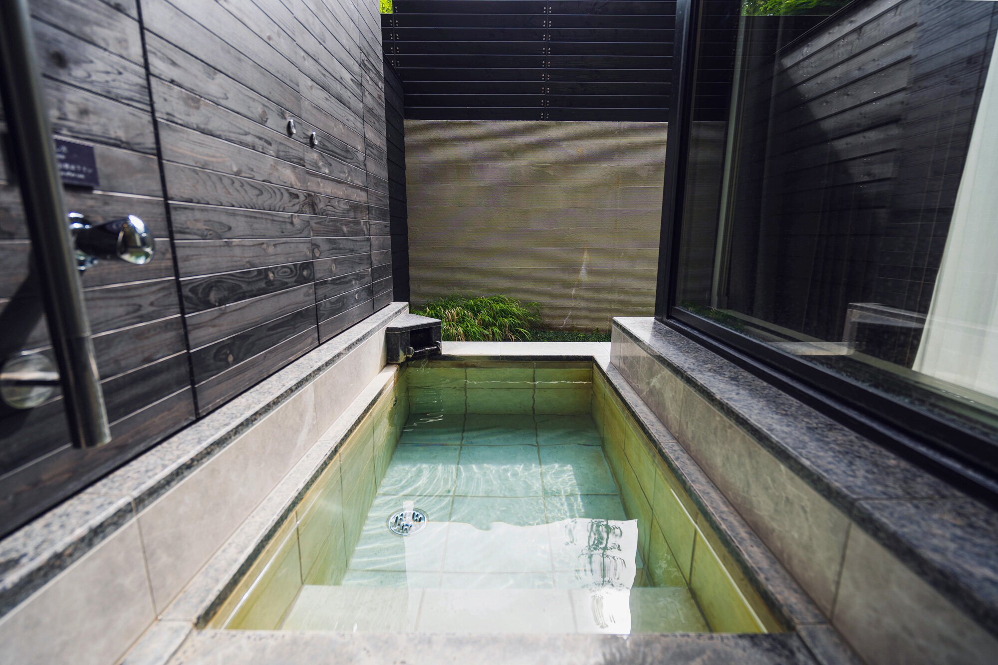 Open-air private bath