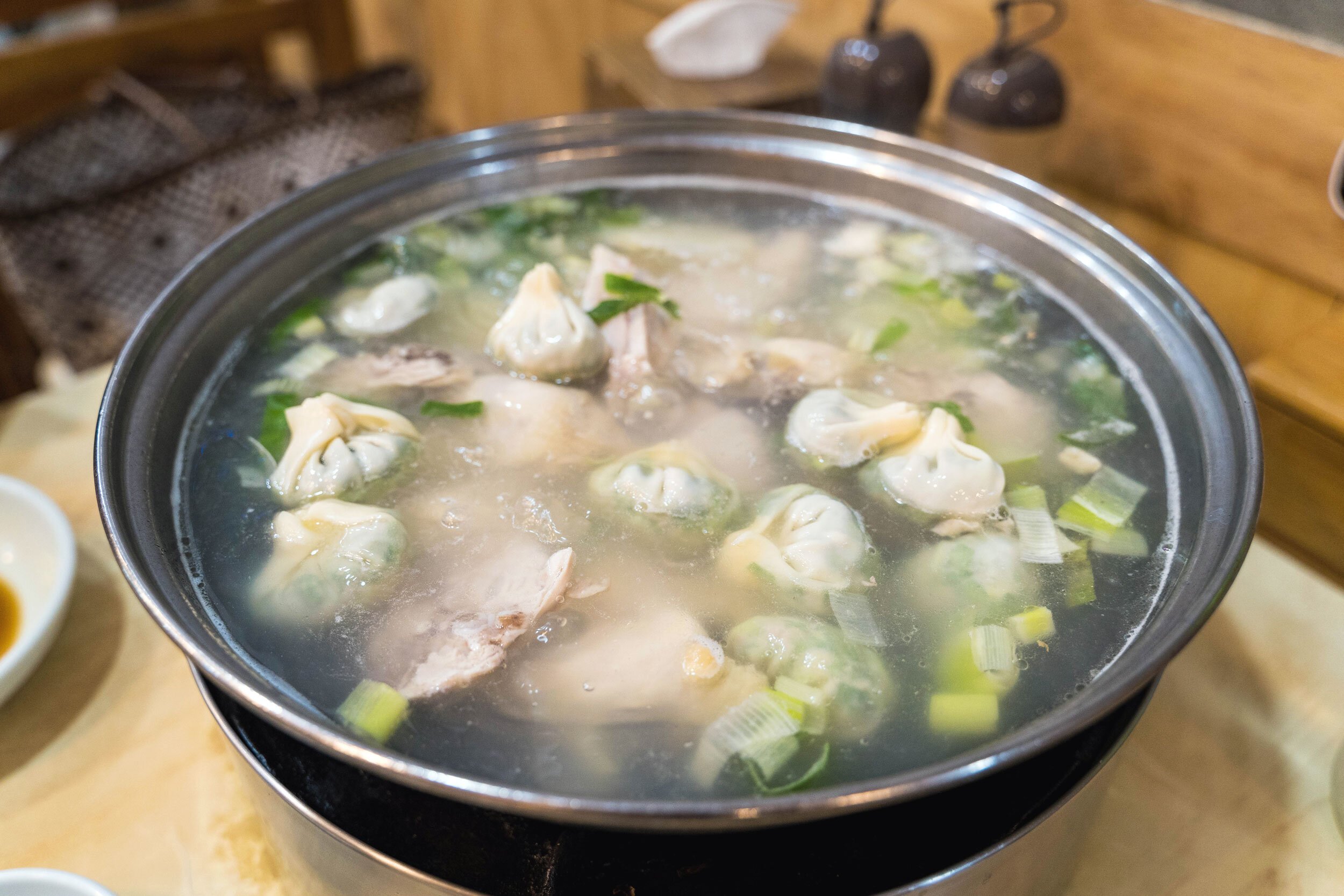 Dakhanmari chicken hot pot