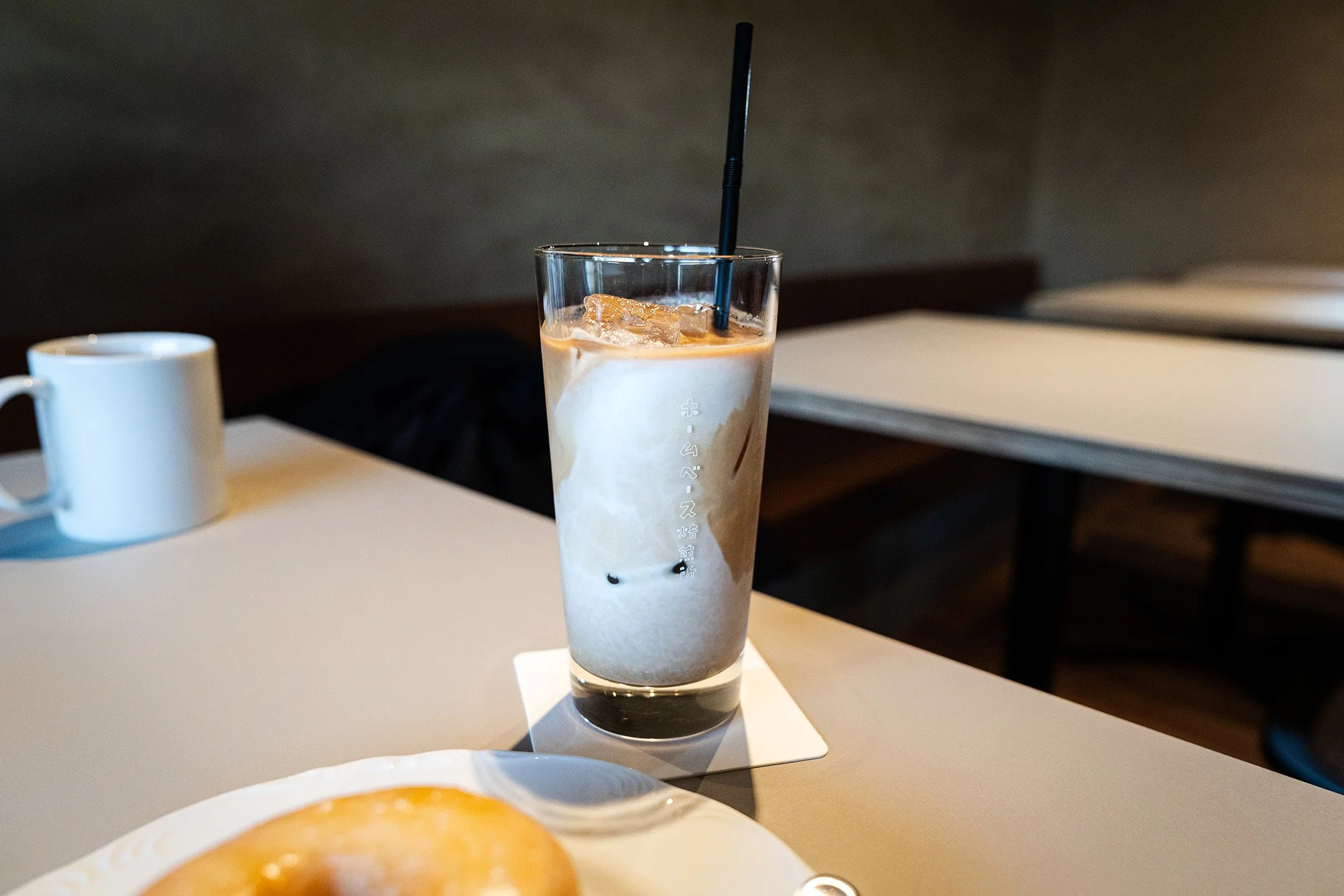 Iced cafe latte