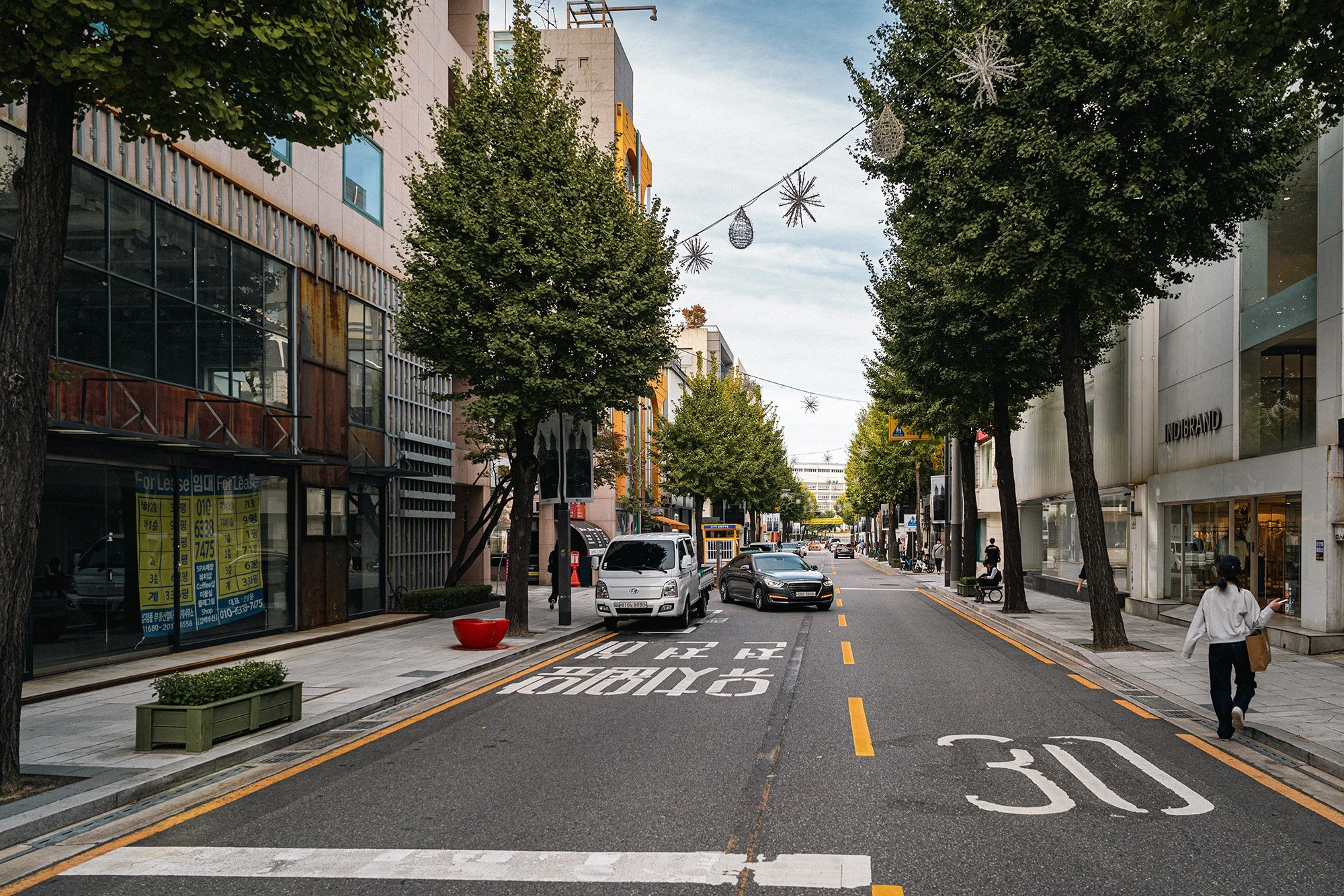 straight 2-lane street in gangnam, seoul