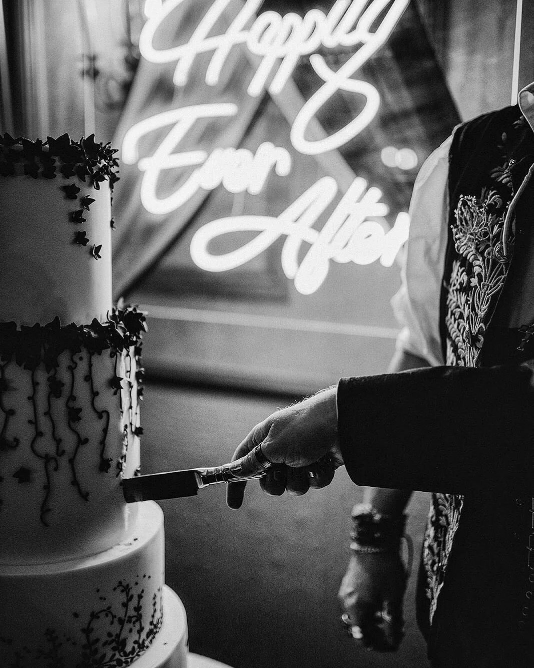 &quot;Happily Ever After&quot; @fairlawns_hotel

Stunning cake by @onecakestreet !
.
.
Suppliers:
@emexflowers 
@area51.entertainment 
#weddingphotography #wedding #lgbt #groomandgroom #loveauthentic #loveislove #weddinginspiration #ido #weddingphoto