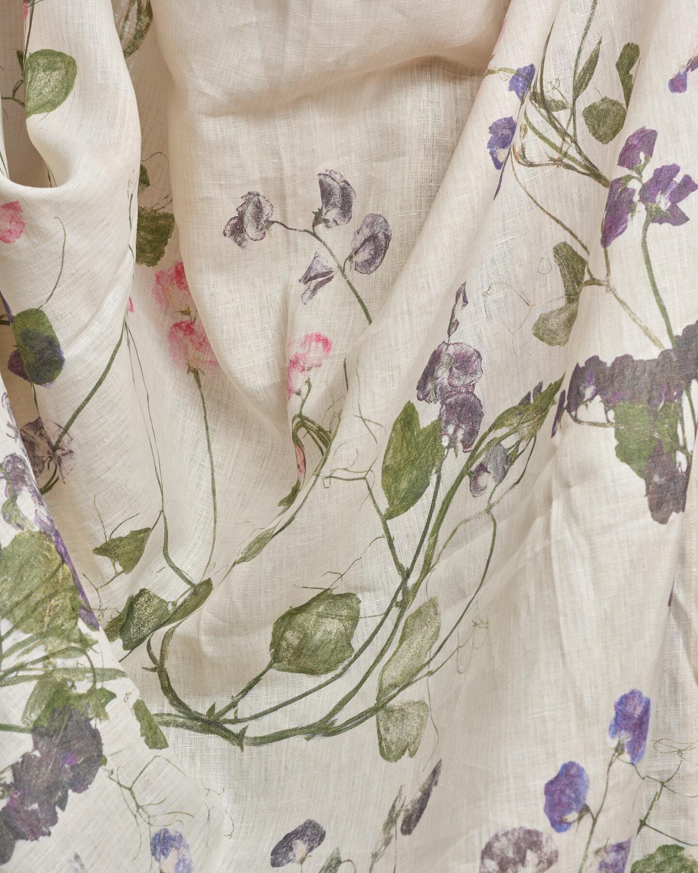 Sweet pea linen mural #sweetpealinen #pressedflowers #irishlinen #growing #blues #purples #pinks