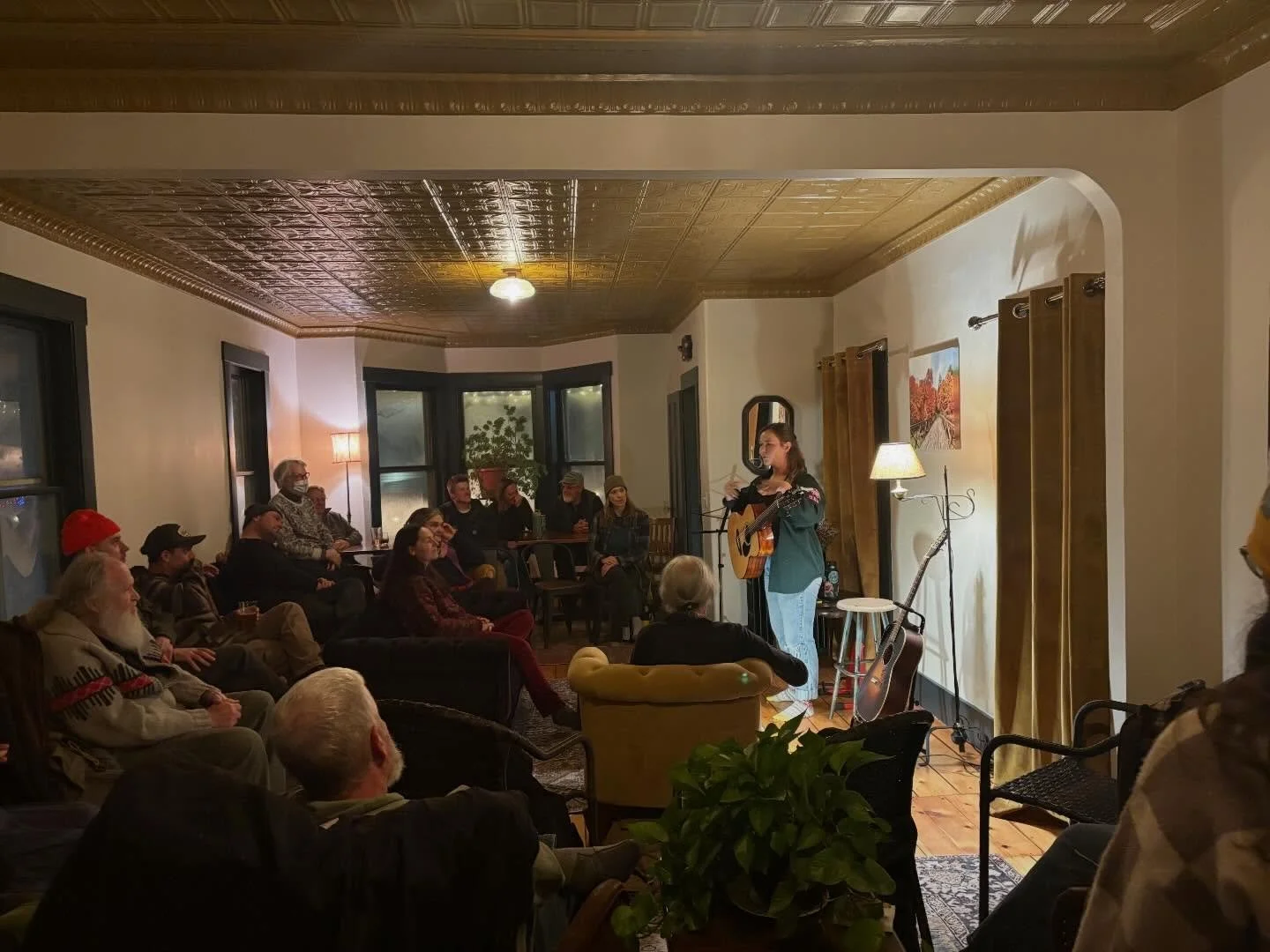 We are incredibly lucky to have a place like @hhcabotvt  in this community! 

Huge gratitude to @jthibault for organizing this very special unplugged show at The Backstairs and for alllll the work she does to make such a vibrant space out there in Ca
