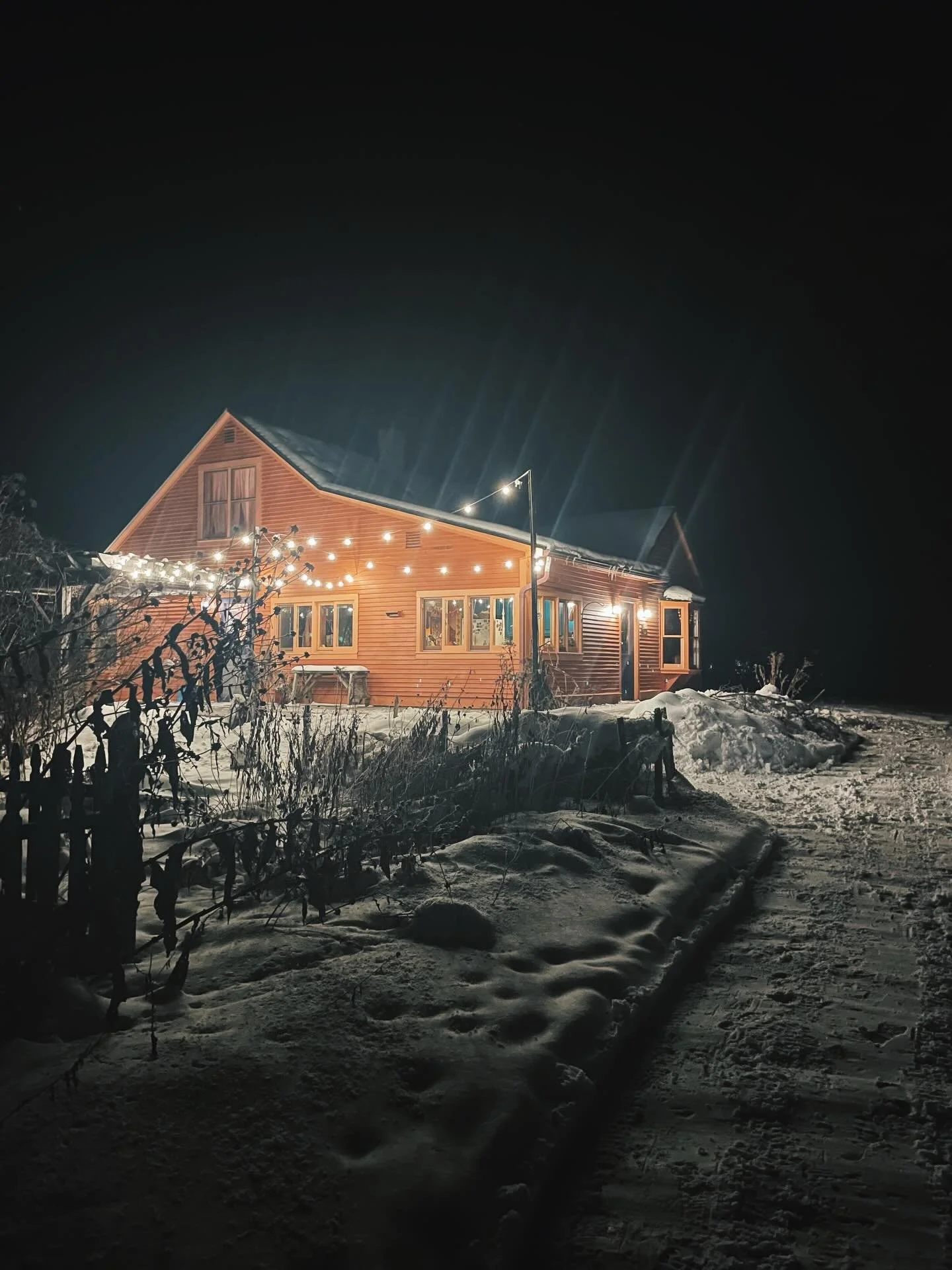 Popping out of winter hibernation for the first show of 2026 ❄️🕯️

On Friday, January 23, I&rsquo;ll be playing the first Backstairs Unplugged event @hhcabotvt ! 

The Backstairs will be set up as a listening room for an all-acoustic, intimate eveni