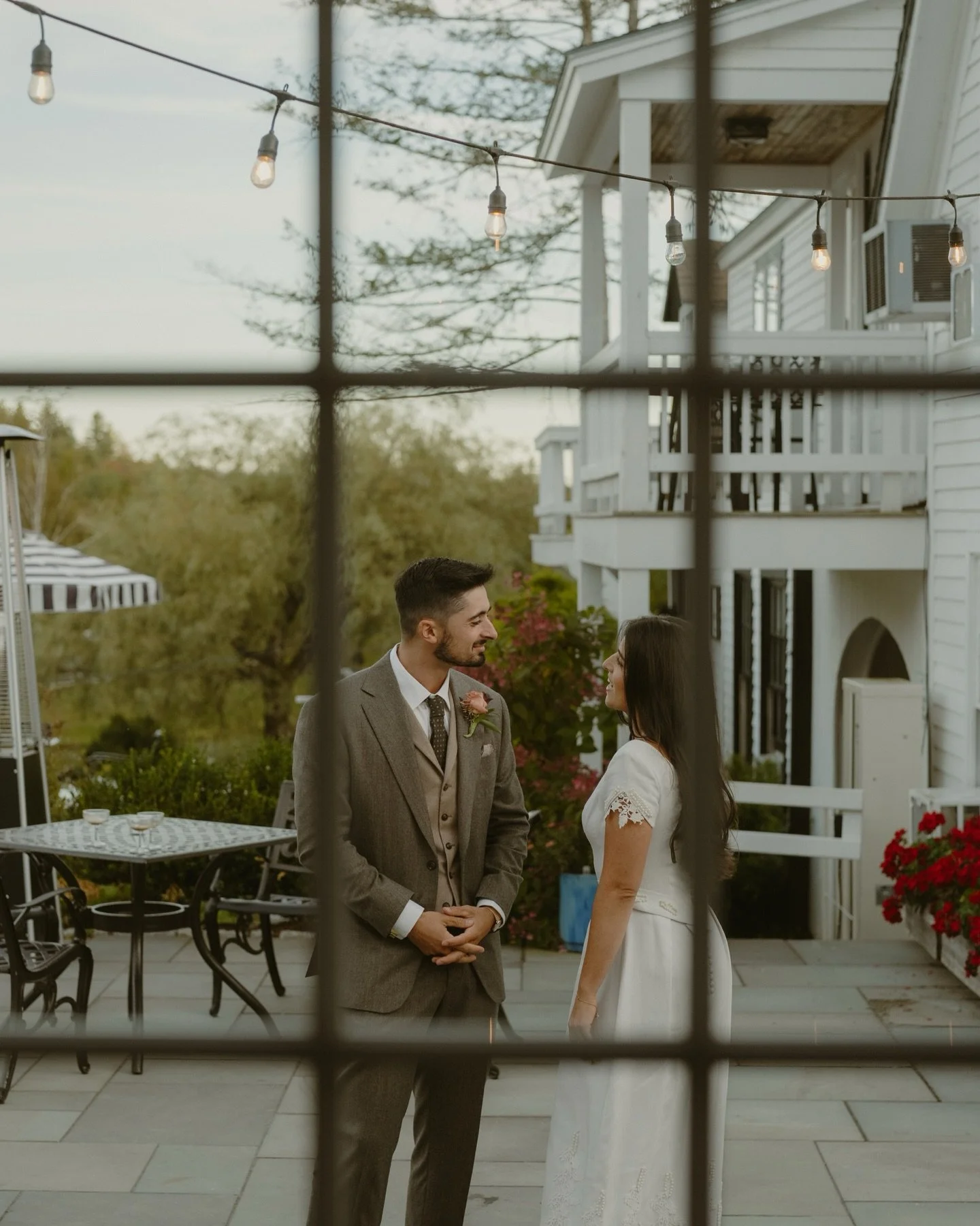 A sweet afternoon under Vermont skies🍂✨

Where do I begin? This autumn day was filled with a warm, hazy sunlight you want to bottle up to release when you need it. A kind of laughter that starts deep in your belly. A love you feel in your bones. 

I