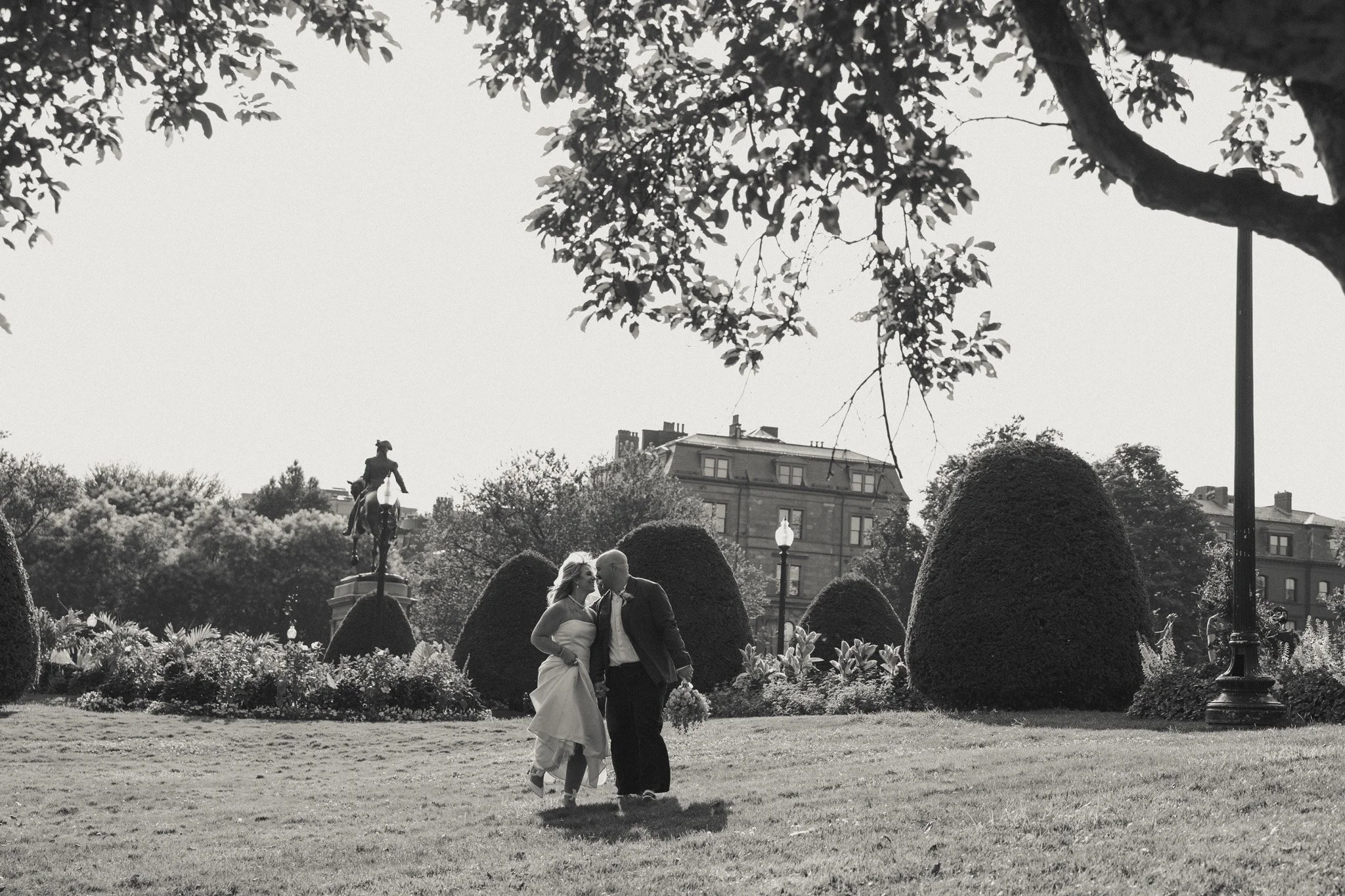 somewherenorth-bostonpublicgardenelopement-47.jpg