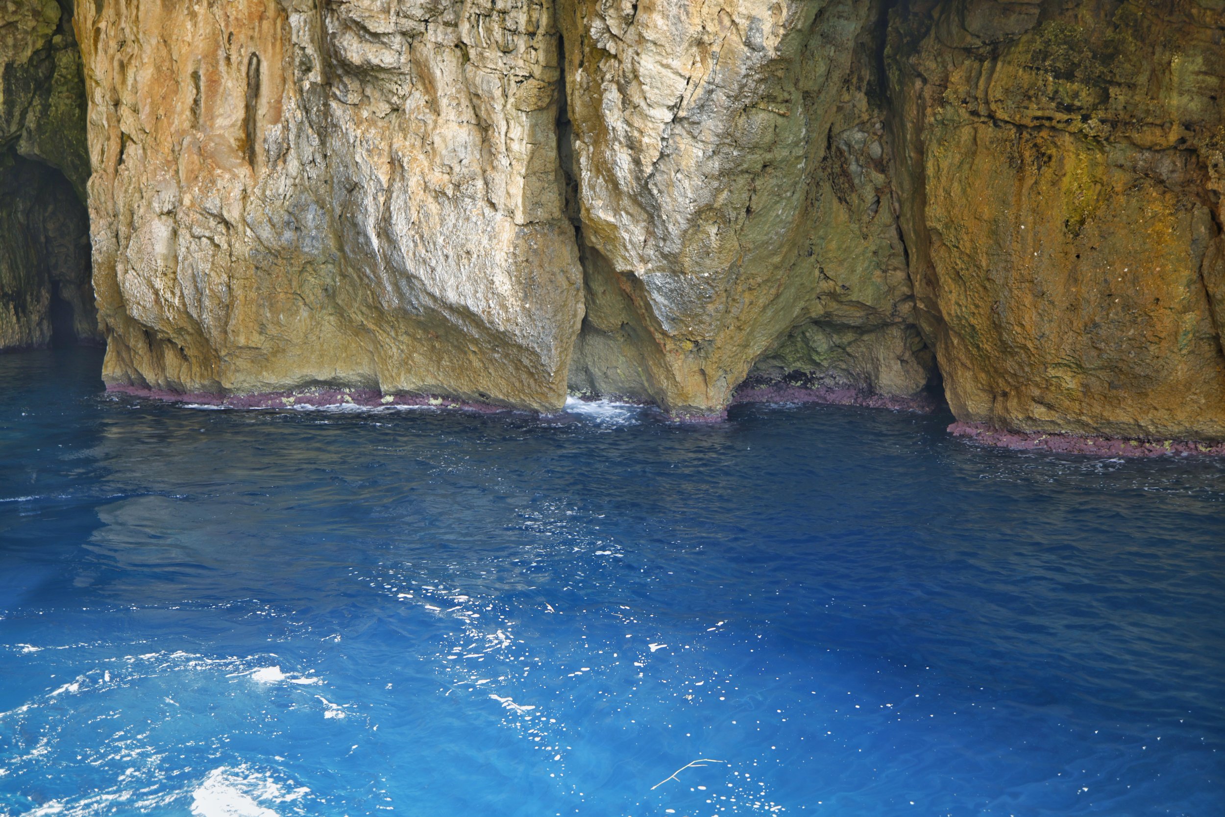 Grotta del mar Tirreno, Leuca (I)