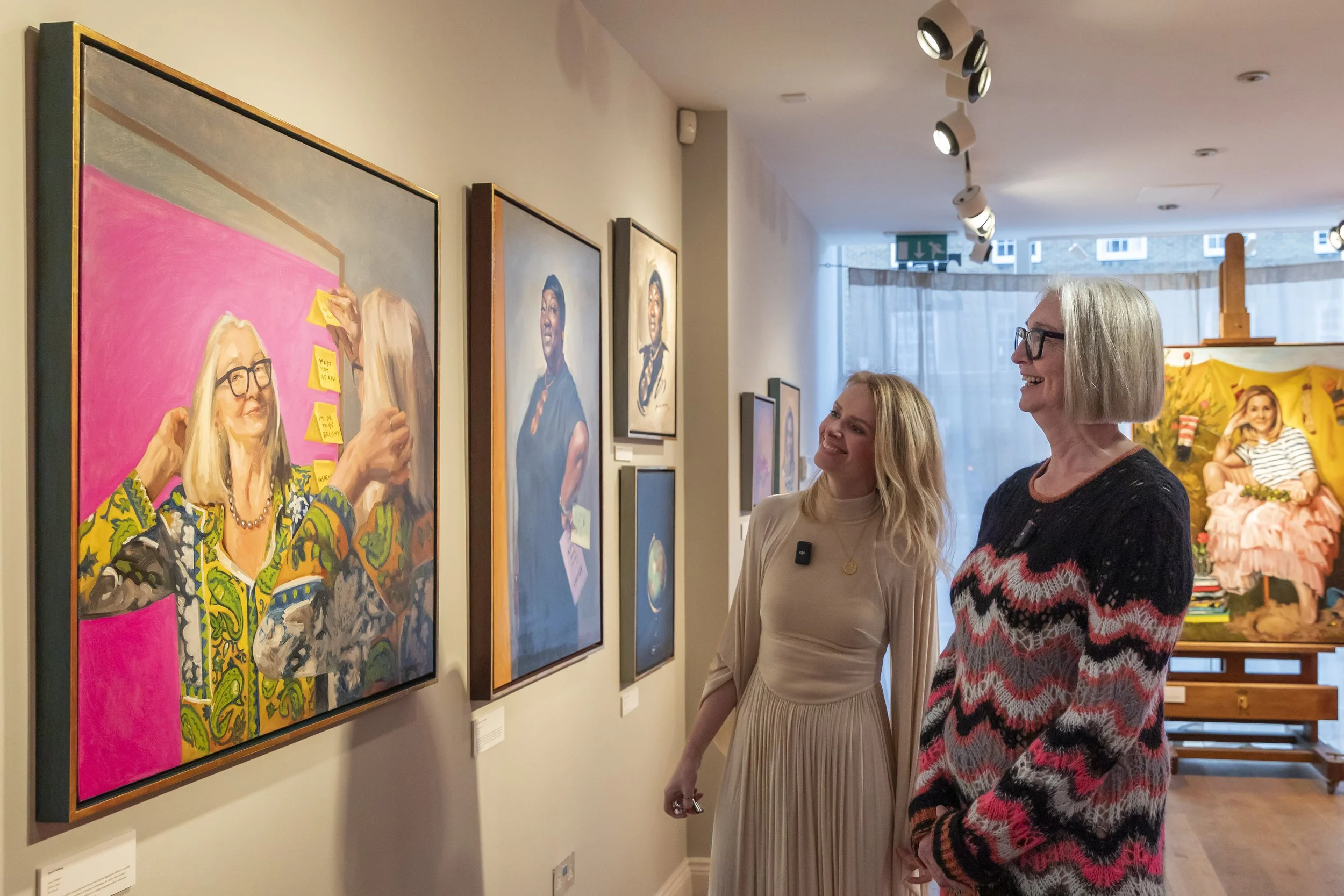 Daryl Feilding being unveiled her painting by Caroline de Peyrecave