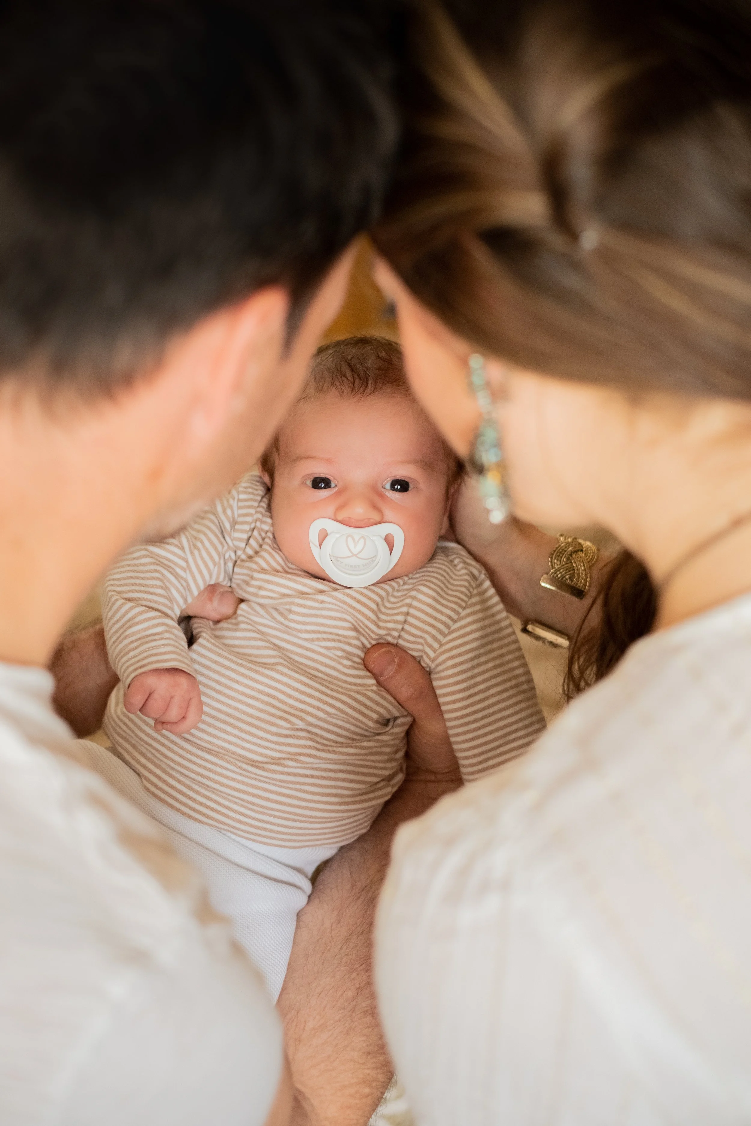 portrait du nouveau  ne entre les parents