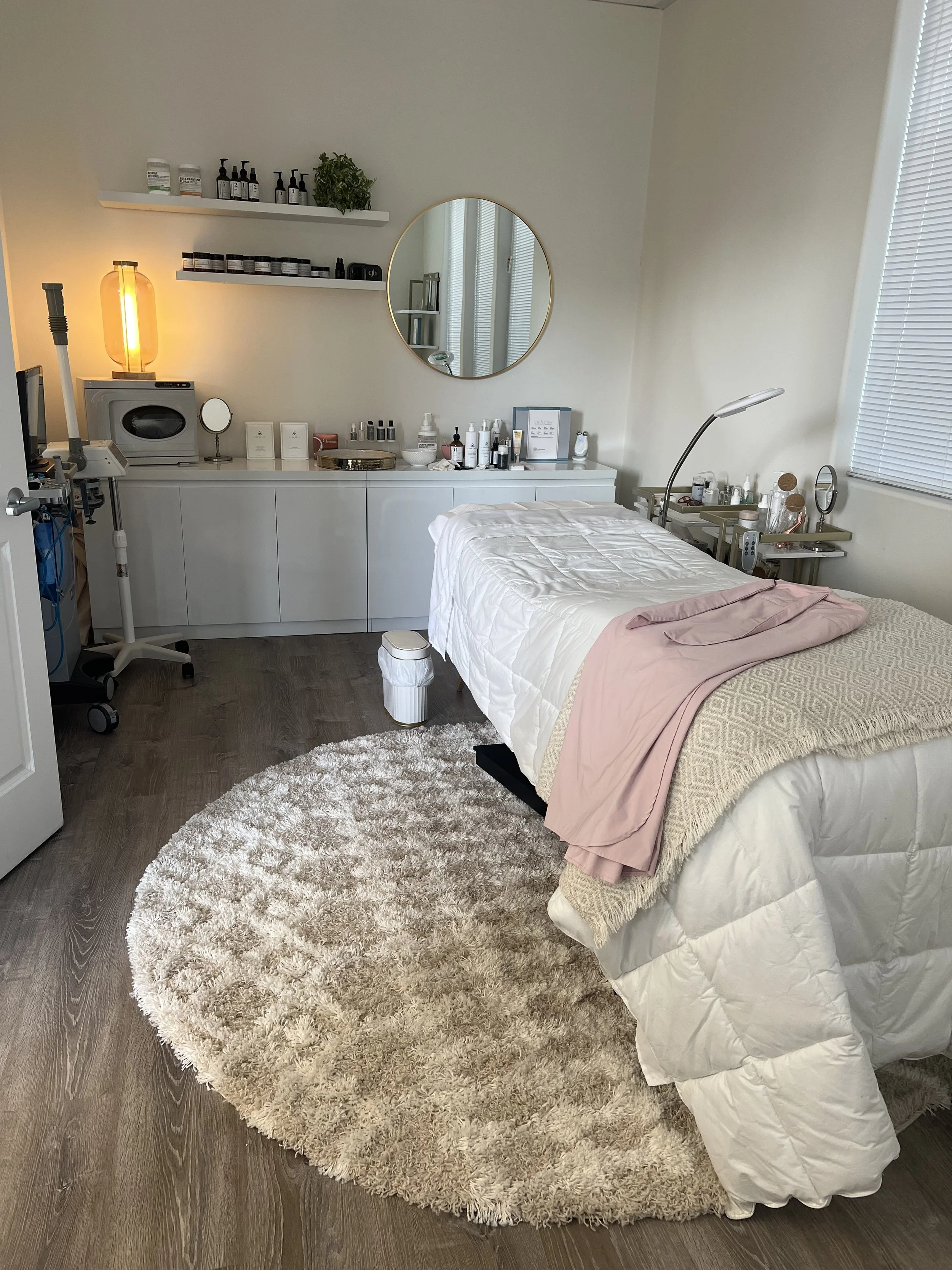 Sezyn Aesthetics Provides Skincare, Reiki, and Lash Services