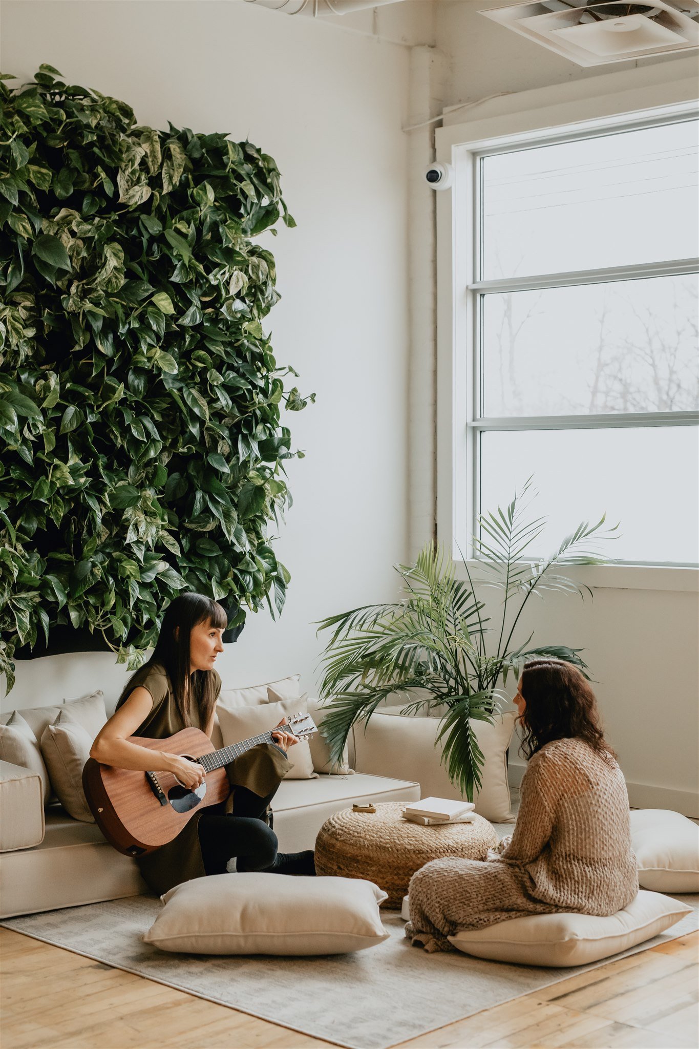 members-connecting-over-live-music-and-conversation-in-zen-space-at-&amp;asanas-the-collective-in-london-ontario