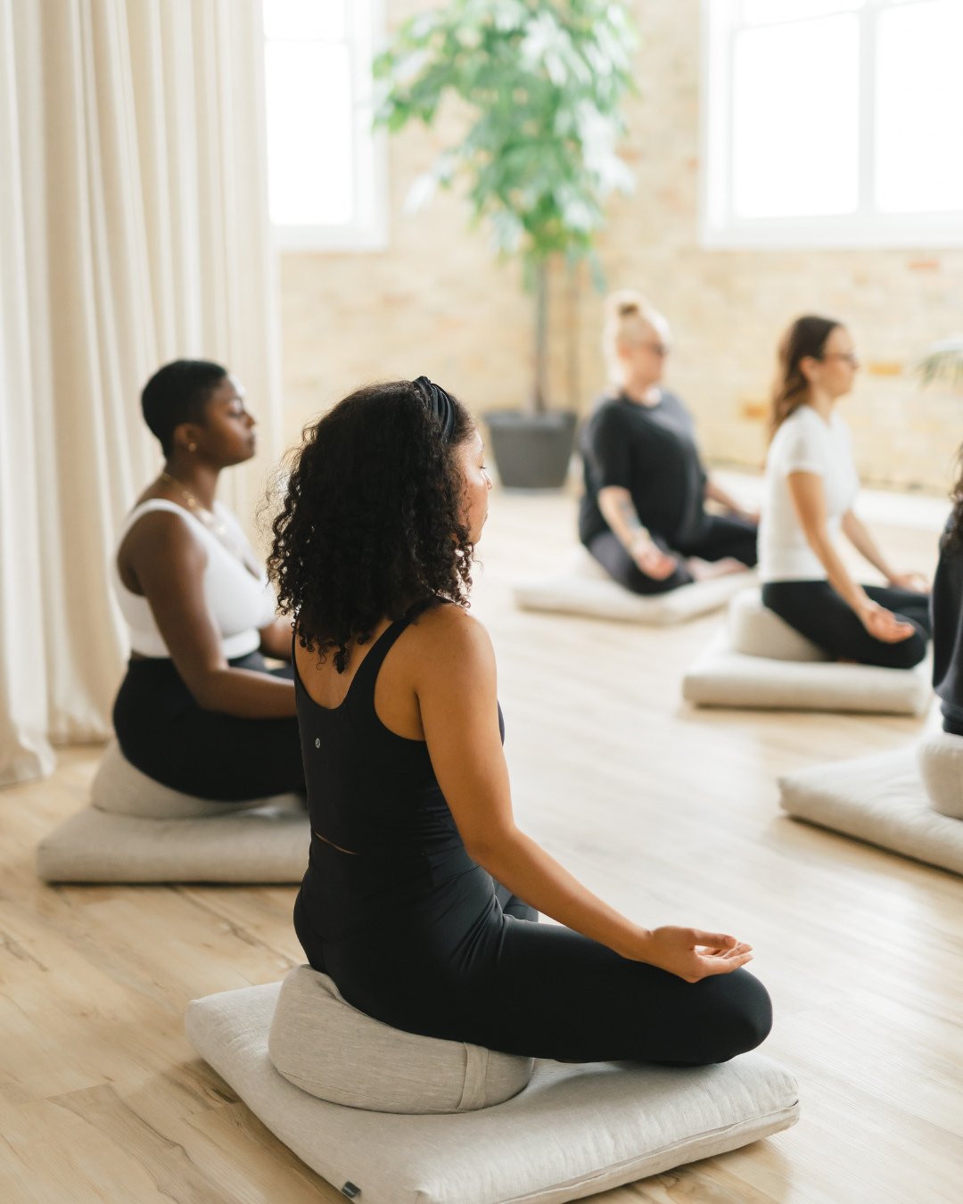 join kelly smith for a transformative 25-hour meditation teacher training weekend at &amp;asanas from oct 2-4, 2026 🧘⁠
⁠
this immersive training explores the foundations and history of meditation, the science behind how meditation impacts the brain 