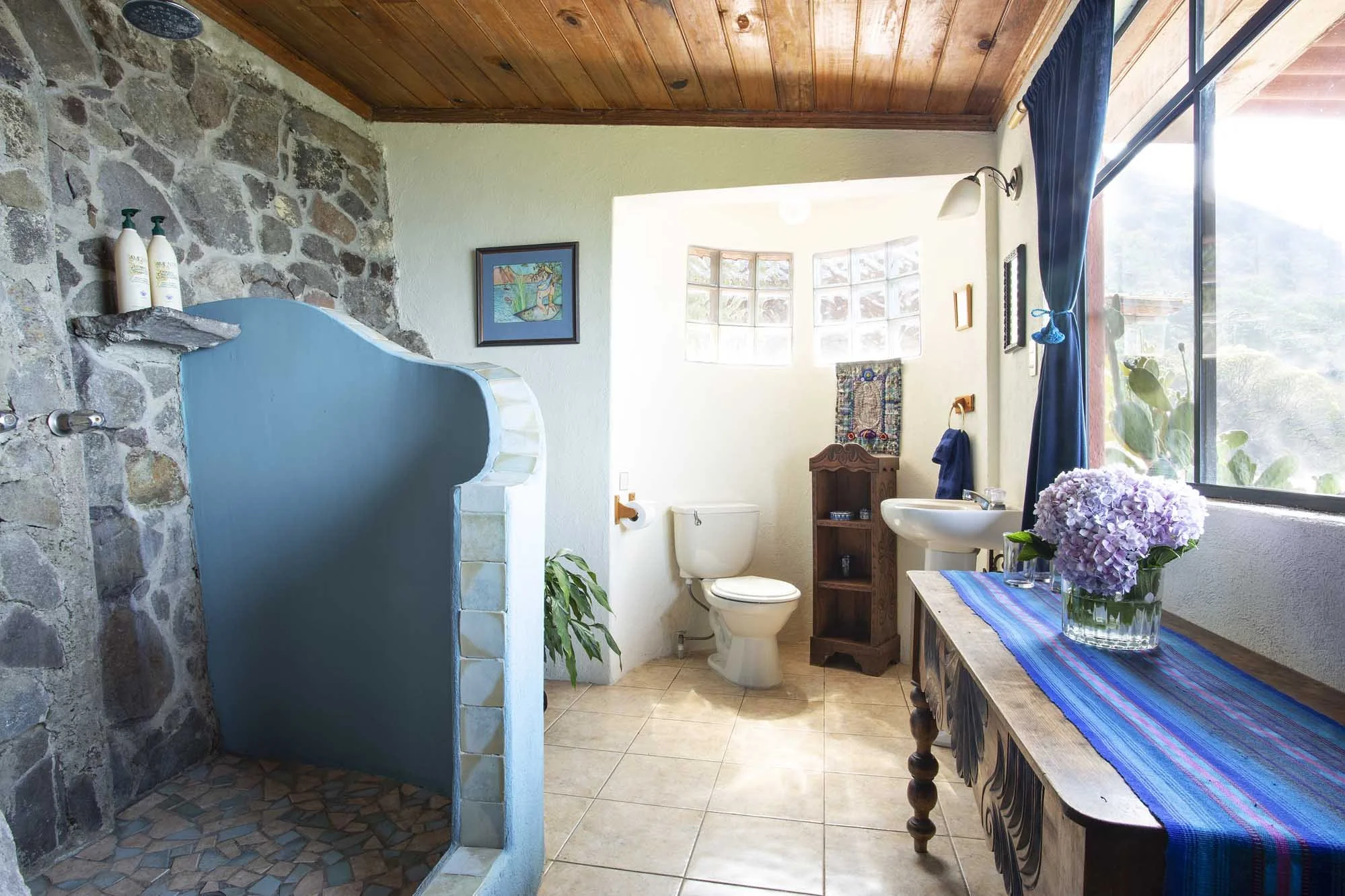 Skyline Bungalow 9 Bathroom (1).jpg