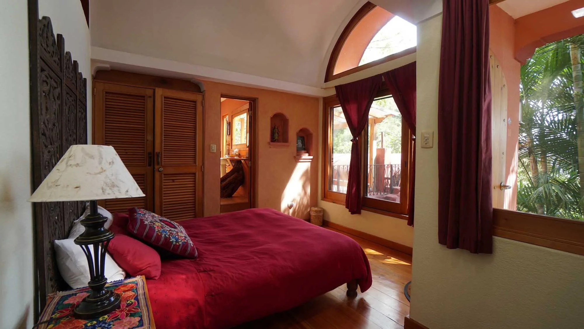 SkylineBungalow10_Bedroom.jpg