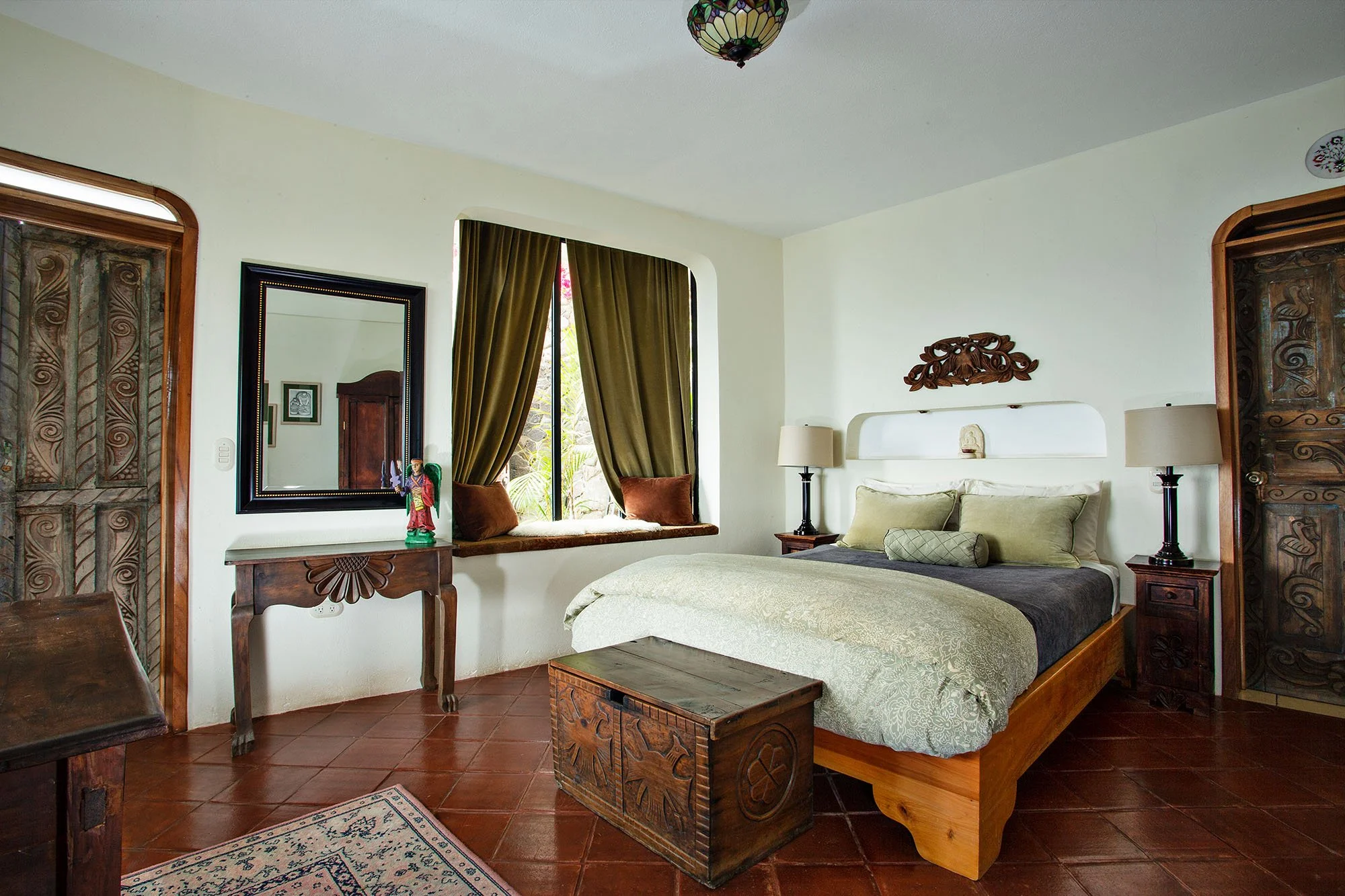 Junior Suite 18 Bed_Left.jpg