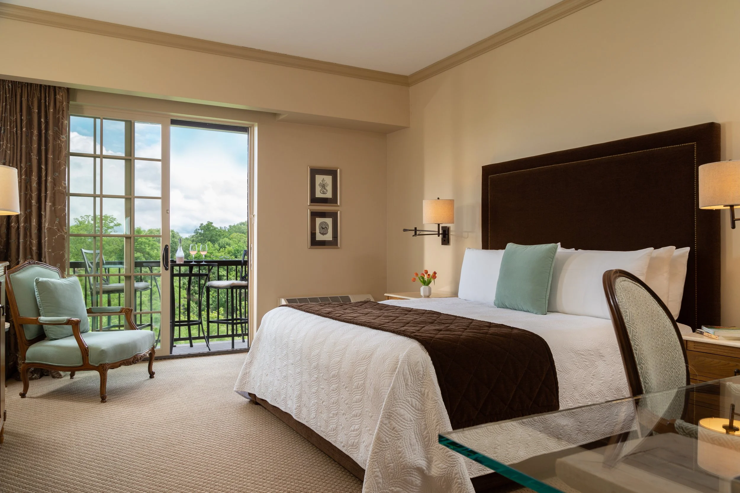 Diamond-Mills-Rooms-King-Deluxe-1.jpg