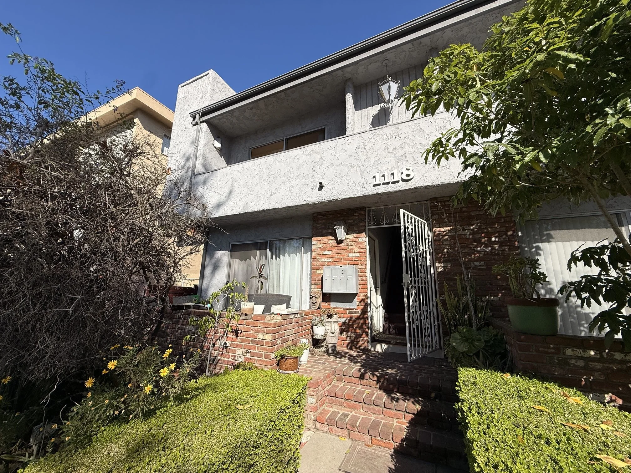 1118 S Oakhurst Dr, Los Angeles, CA 90035