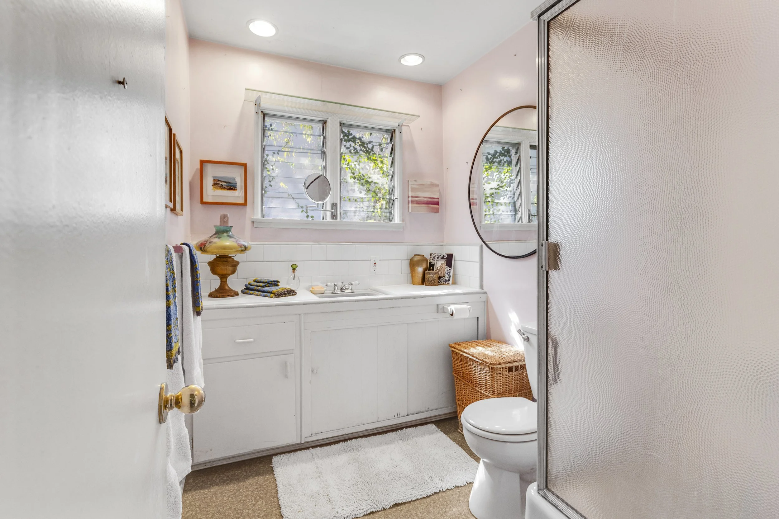 6. Bathroom.jpg