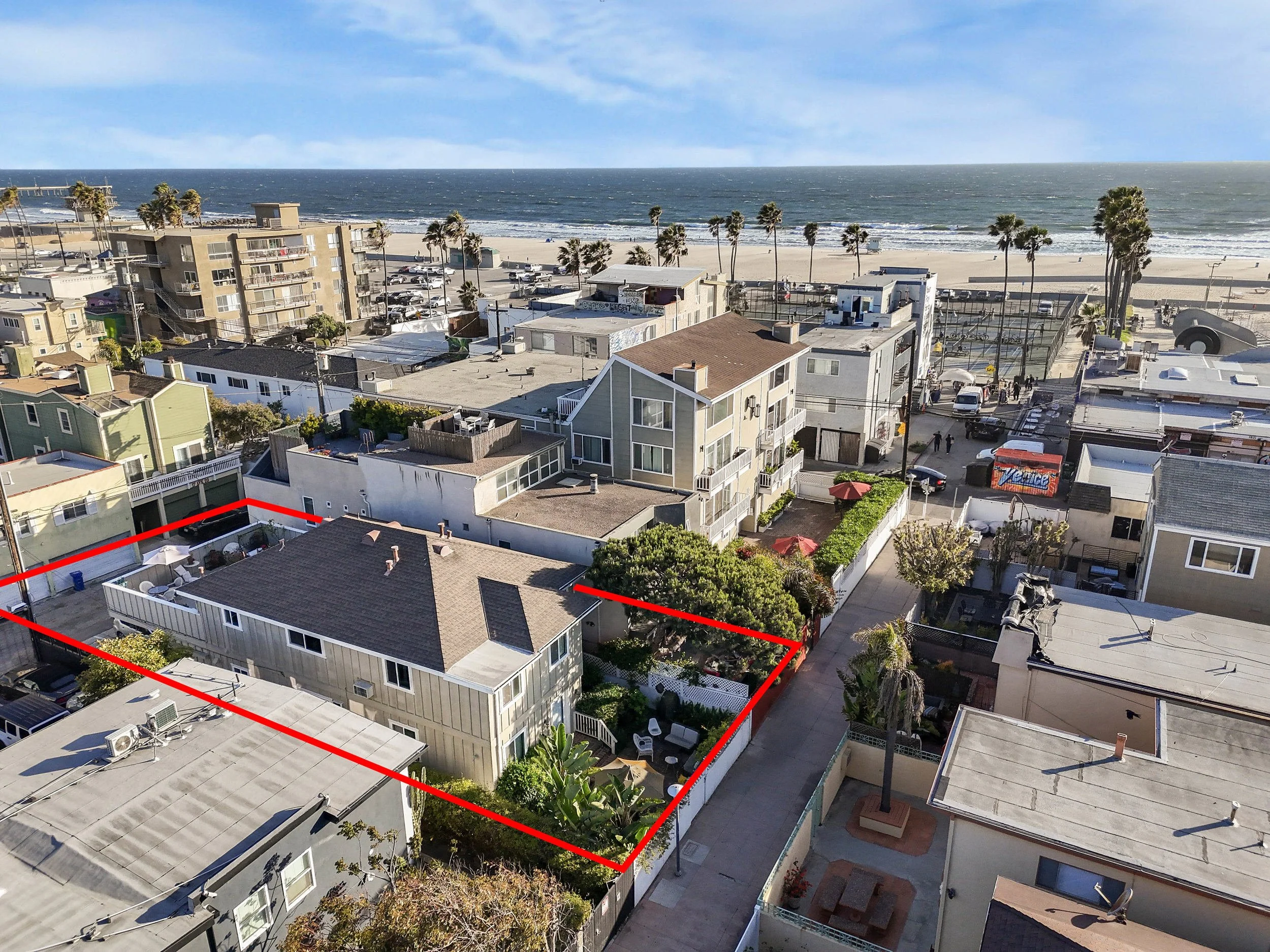 multifamily property in venice beach with red border