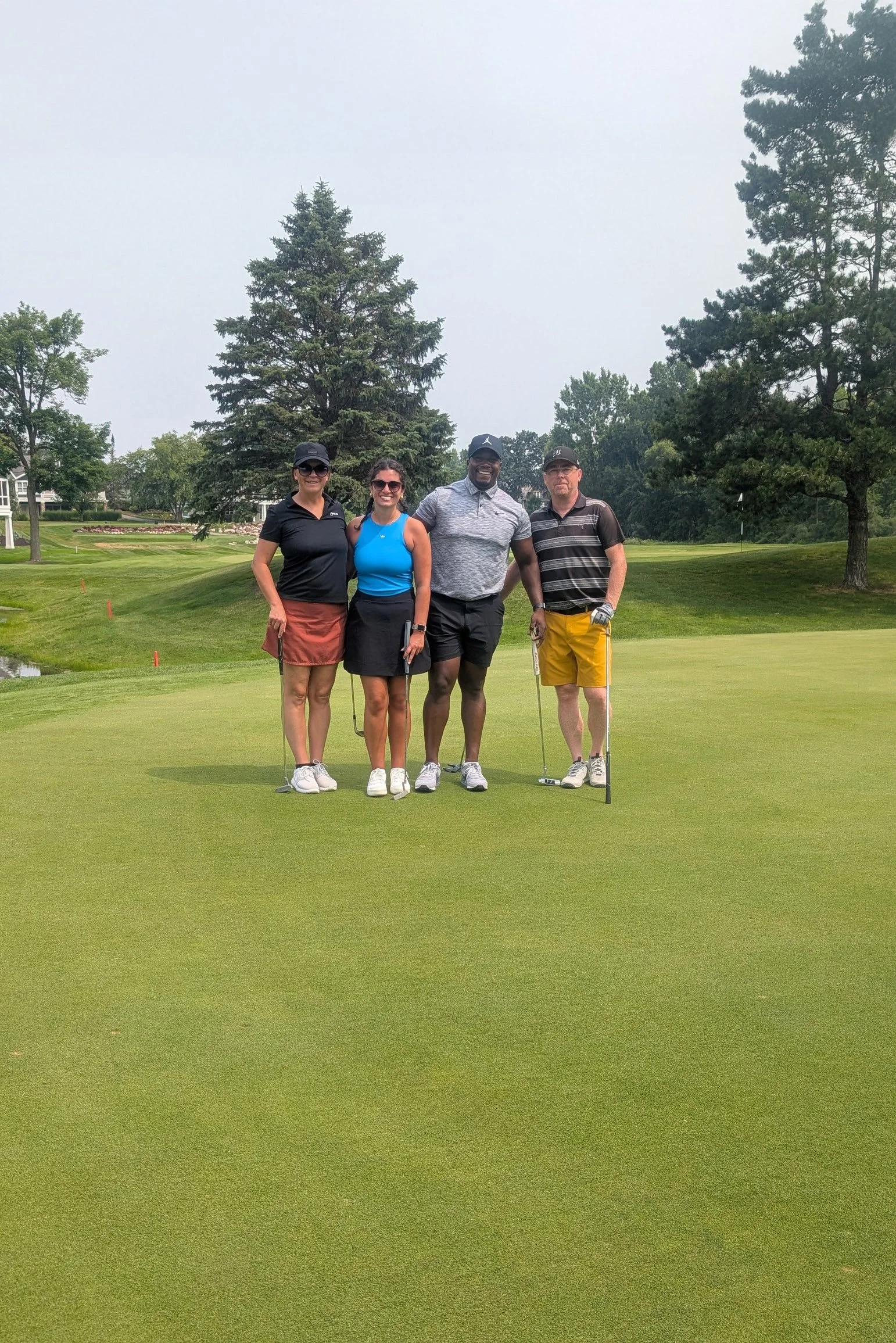 icon of a golf ball on a tee