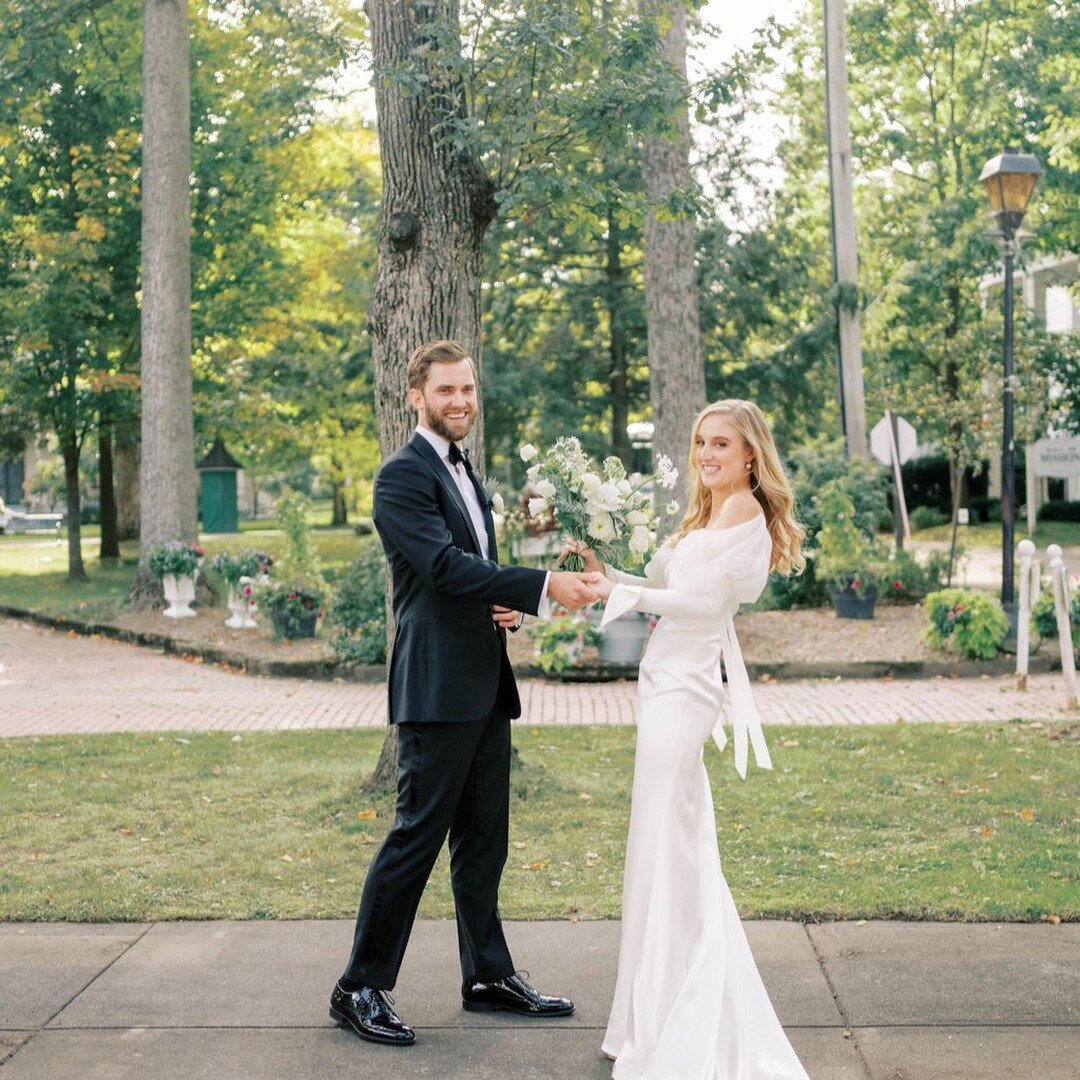 Happy Monday from the happiest couple. Planning &amp; Design: @lemersondesign | Photo: @lauragordon | Paper: @isidore_augustine | Flowers: @sarahsaundersstudio | Rentals: @mccarthyevents | Dress: @daniellefrankelstudio