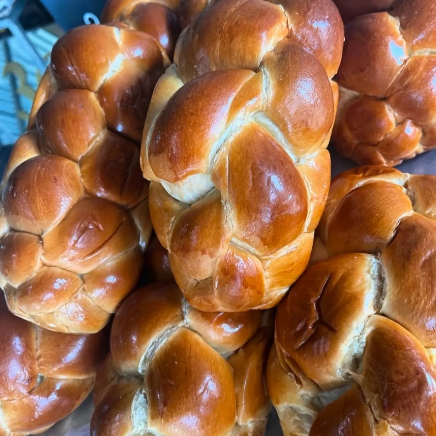 For Rosh Hashanah next week, we will have Round Challah, Honey Cake, and Babka from @halfmoonrondoutcafe 

To pre-order for pickup on Monday 9/22, please comment here, email hello@cornercounter.com or call the shop during business hours. Provide your