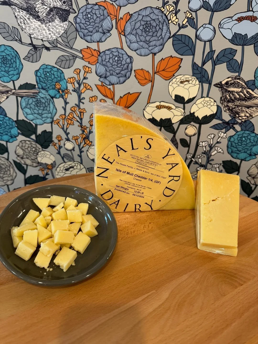 New Year, new cheese! Imported by @nealsyarddairy, Isle of Mull Cheddar is named for its origin, The Isle of Mull in northern Scotland. This raw, cow's milk, farmstead cheese is made by the Reade family. A traditional clothbound cheddar, the savory f
