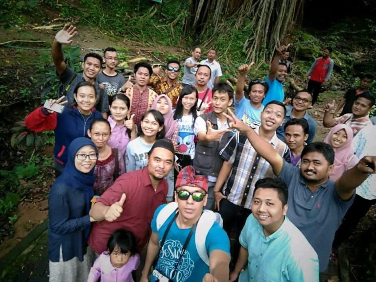   Young leaders from Islamic, Christian, Hindu and Bhudist traditions gathered in 2017 to talk about environmental responsibility.  Photo contributed by Danang Kristiawan.   